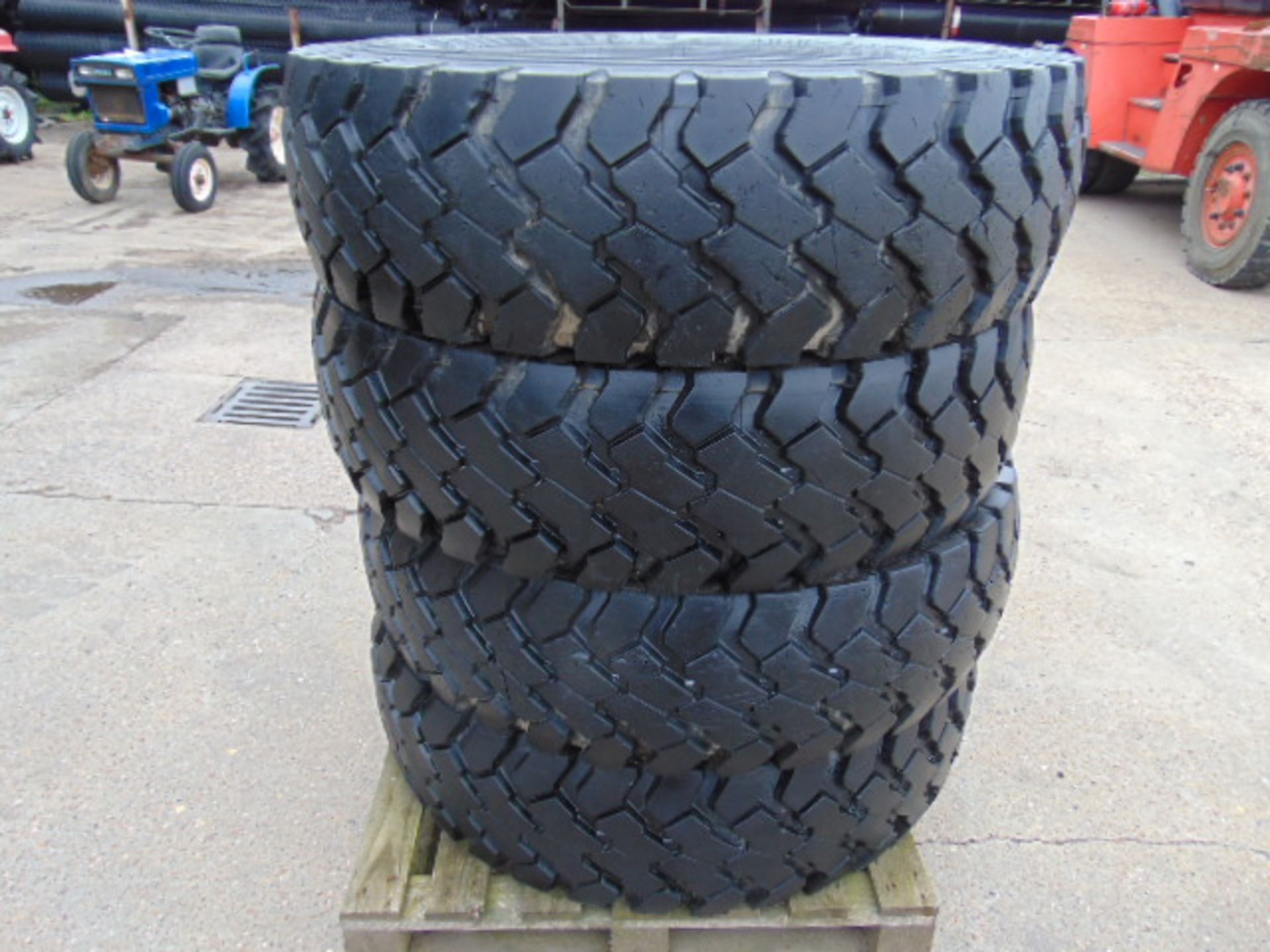 4 x Continental 14.00 R20 Tyres - Image 4 of 5