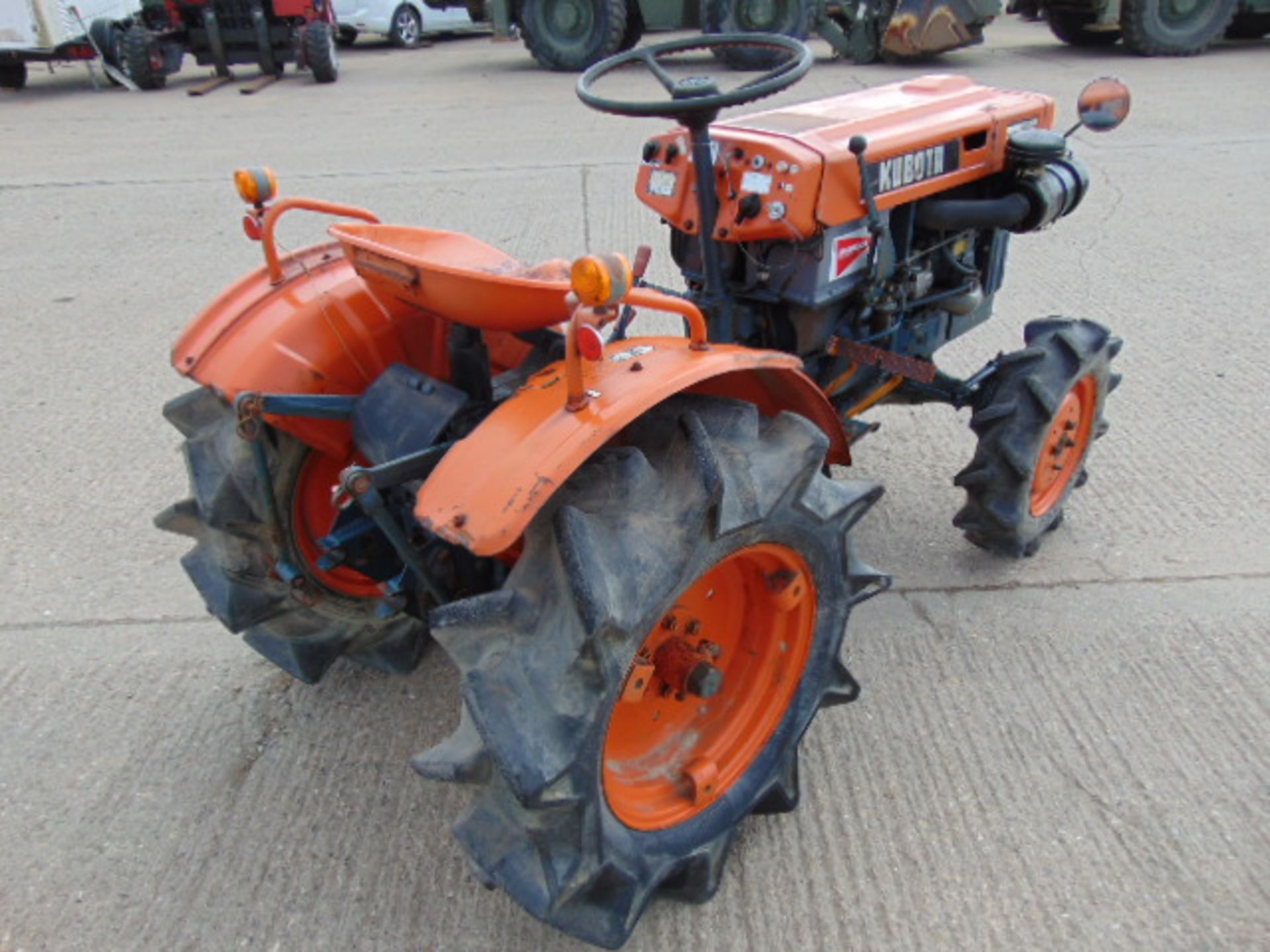 Kubota B7000 4WD Compact Tractor - Bild 8 aus 16