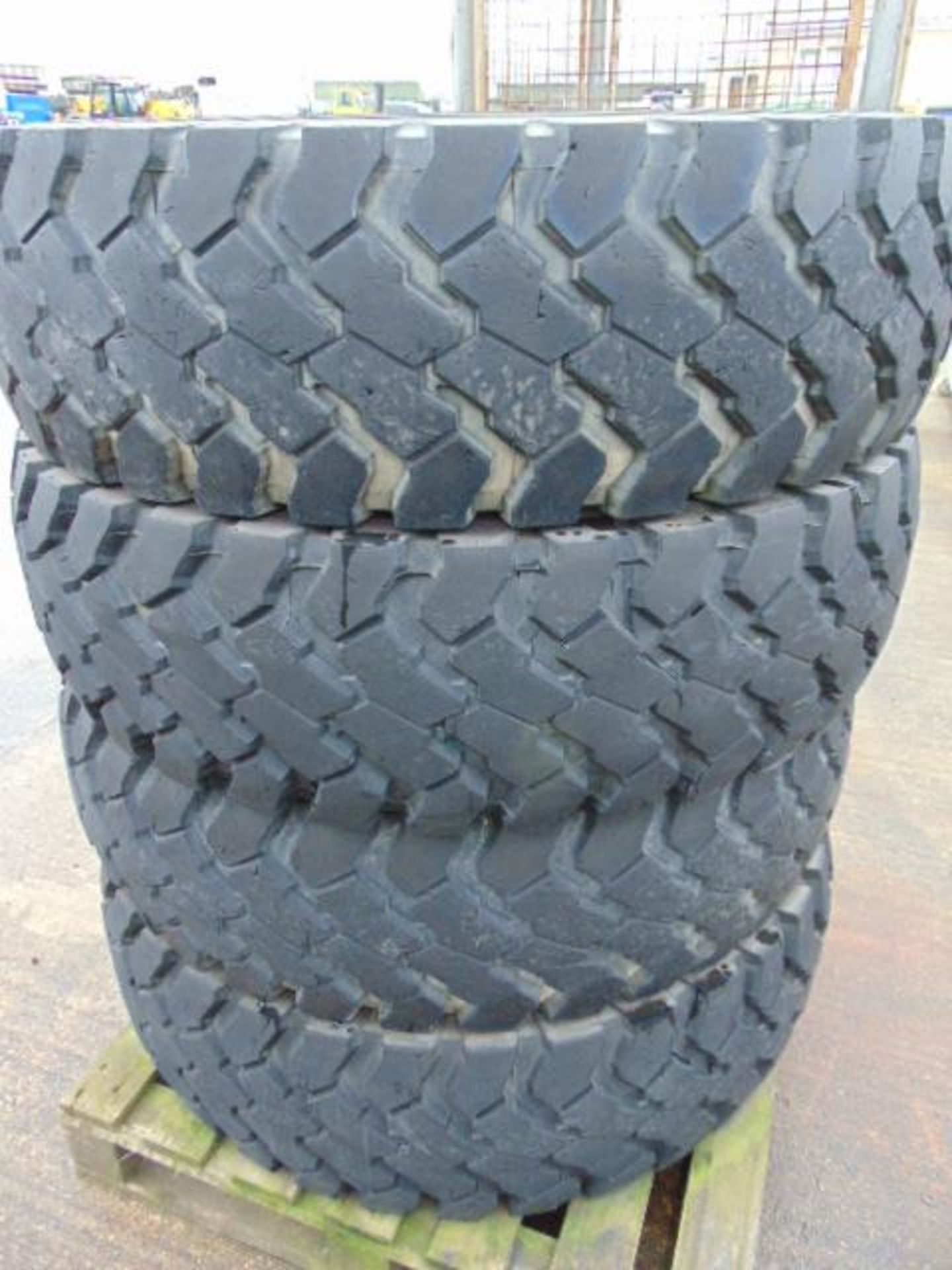 4 x Continental 14.00 R20 Tyres - Image 4 of 5