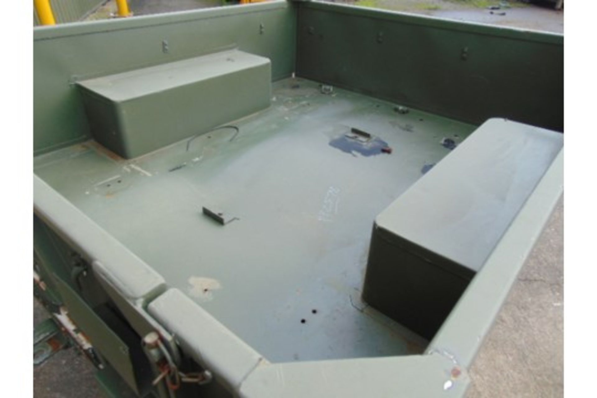 Sankey 3/4 ton widetrack trailer with dropdown tailgate, military lighting and tow ring, drum brakes - Image 7 of 7