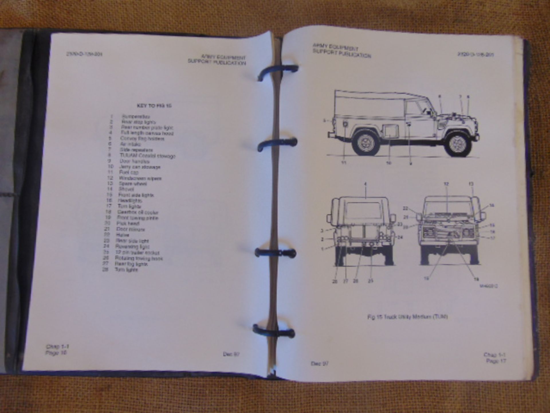 Military Land Rover WOLF 90/110/Ambulance Operating Manual - Bild 4 aus 7