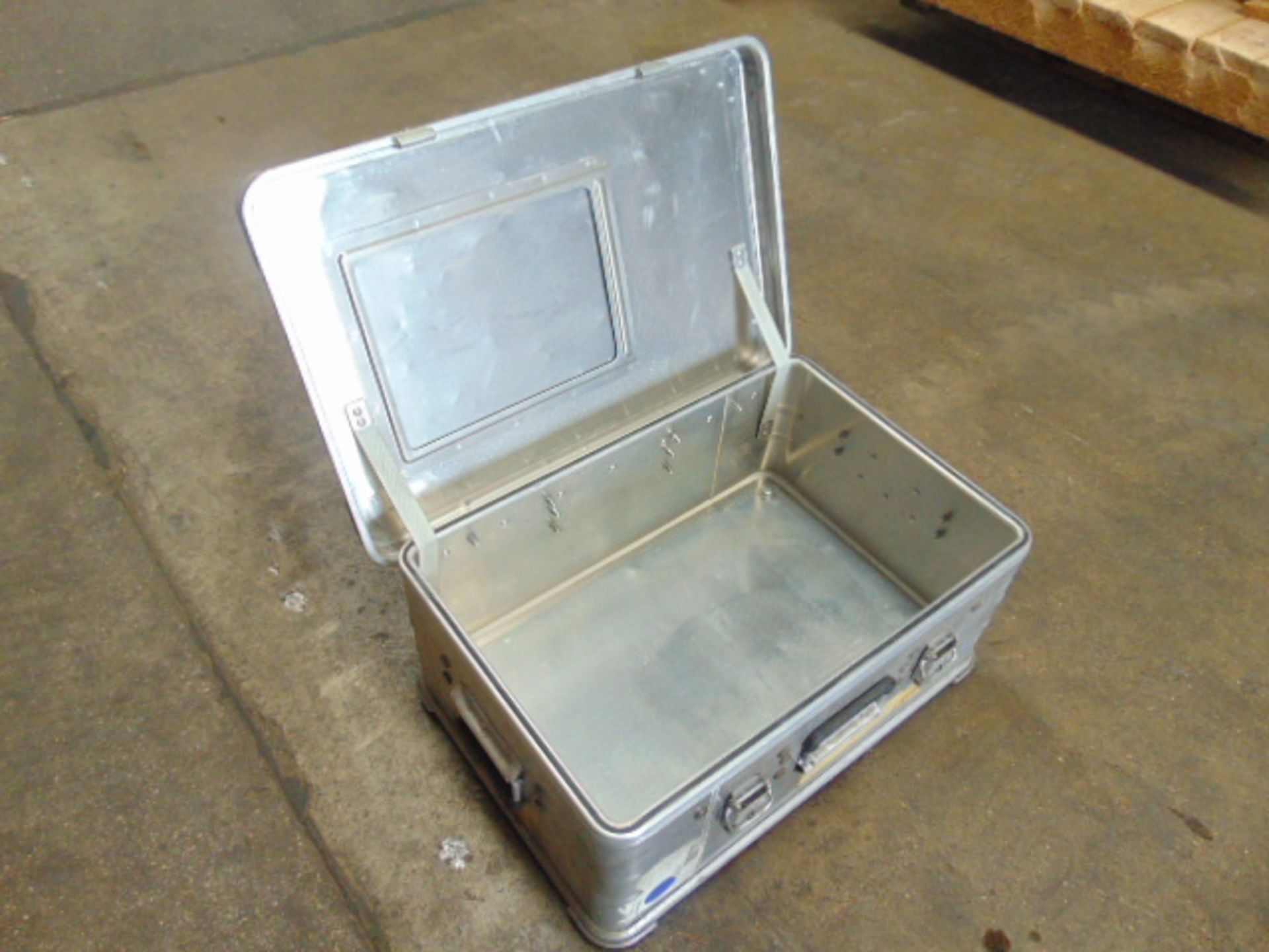 Heavy Duty Aluminium Case - Image 2 of 5