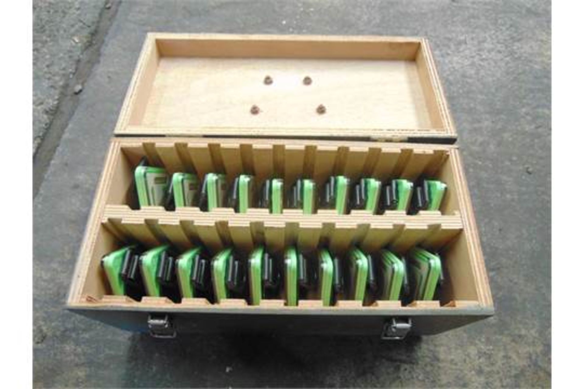 20 x Very Rare British Army Glow In The Dark Green Route Markers in Wooden Transit Case - Image 2 of 6