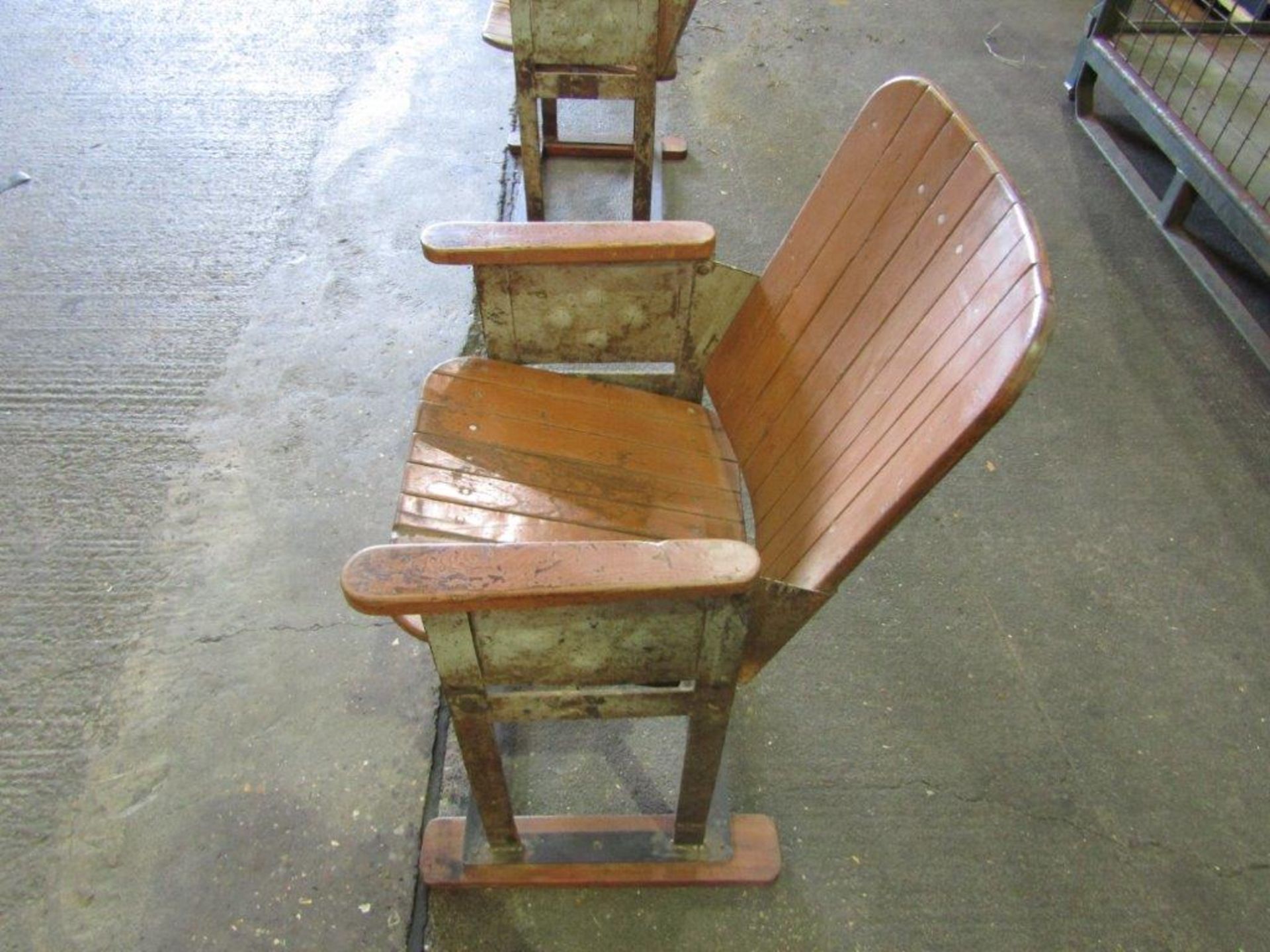 Unique Vintage Upcycled Cinema Seat - Bild 3 aus 7