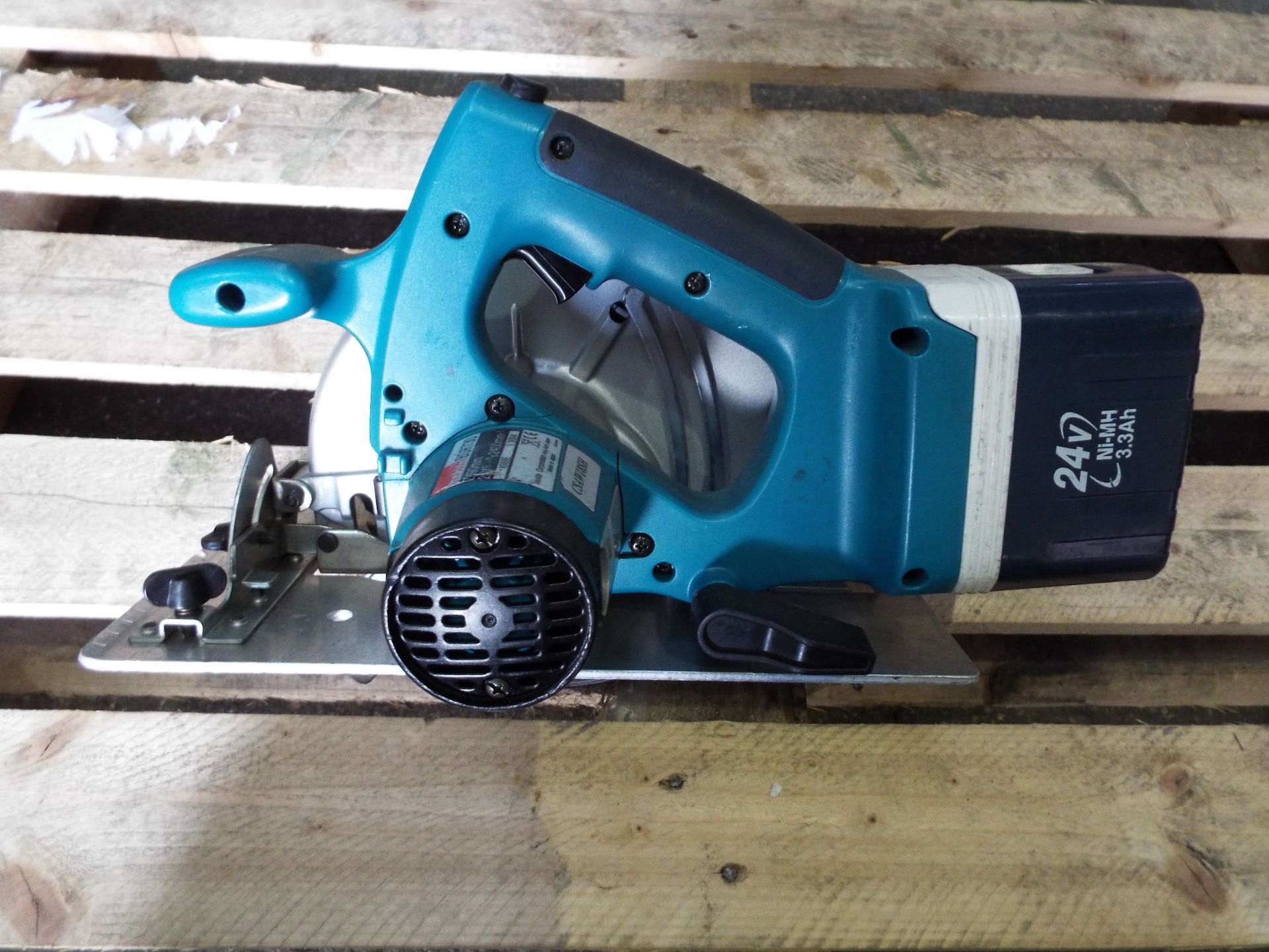 Makita BSR730 Circular Saw with Battery and Charger - Image 4 of 7