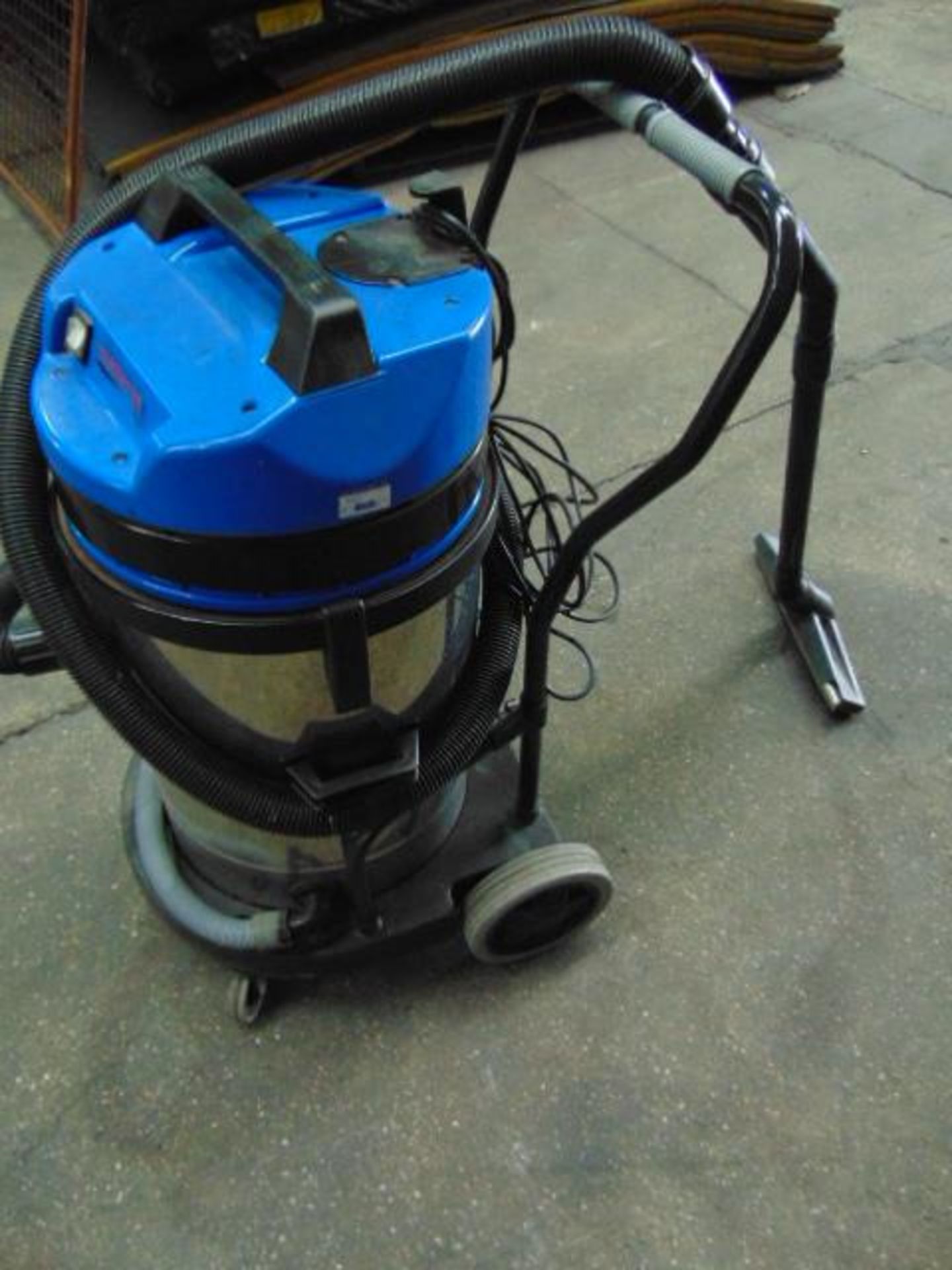 Mastervac MVW 371 1100 WATT WET AND DRY VACUUM - 35LTR - Image 2 of 6