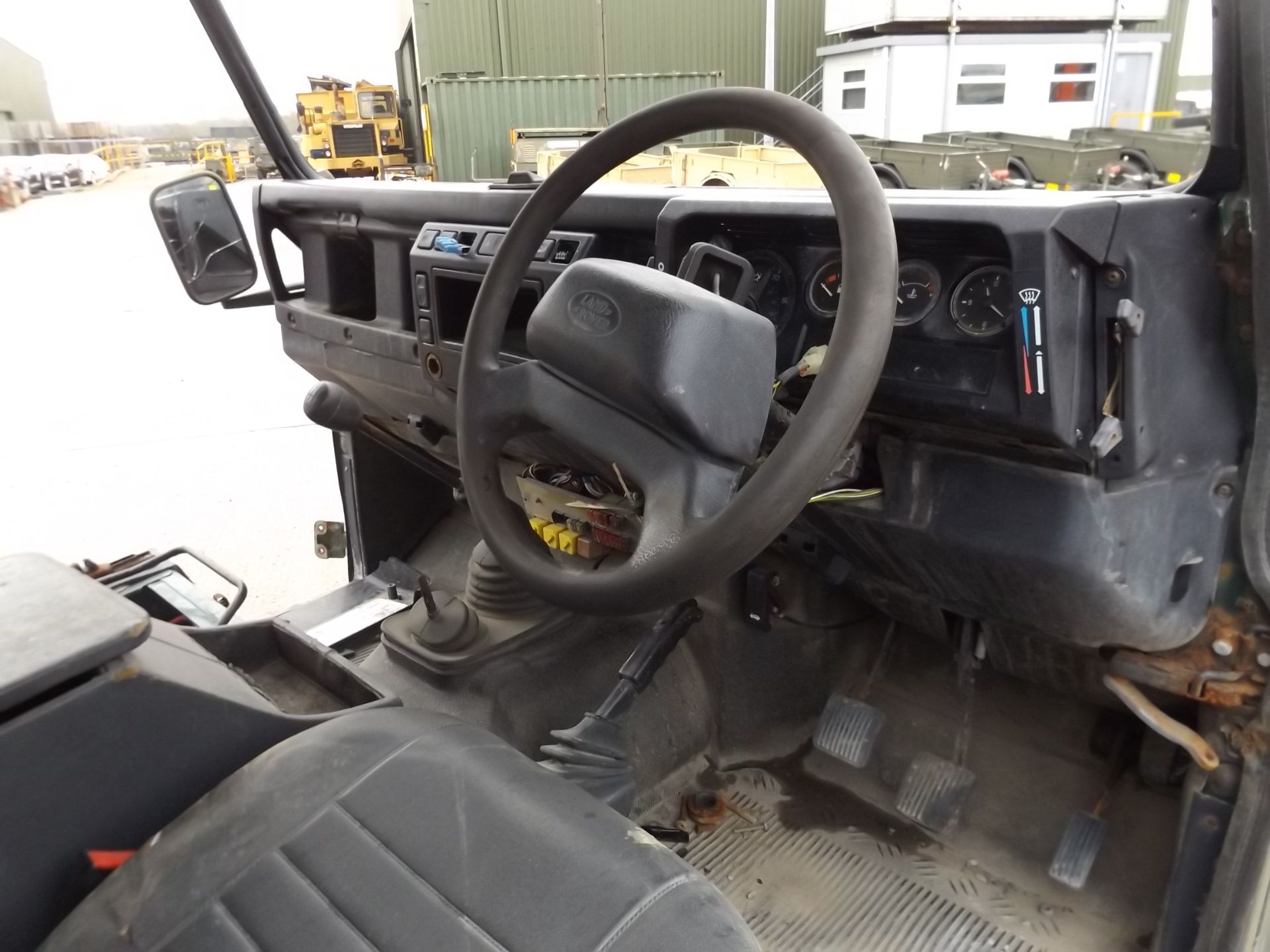 Land Rover Defender 110 TD5 suitable for spares or repairs - Image 9 of 19