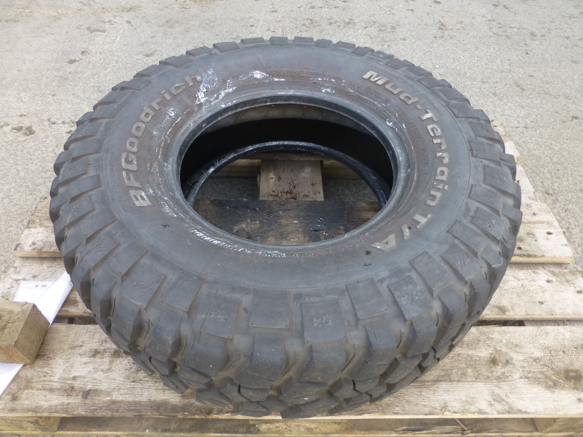 1 x BF Goodrich Mud Terrain TA LT 285/75 R16 Tyre