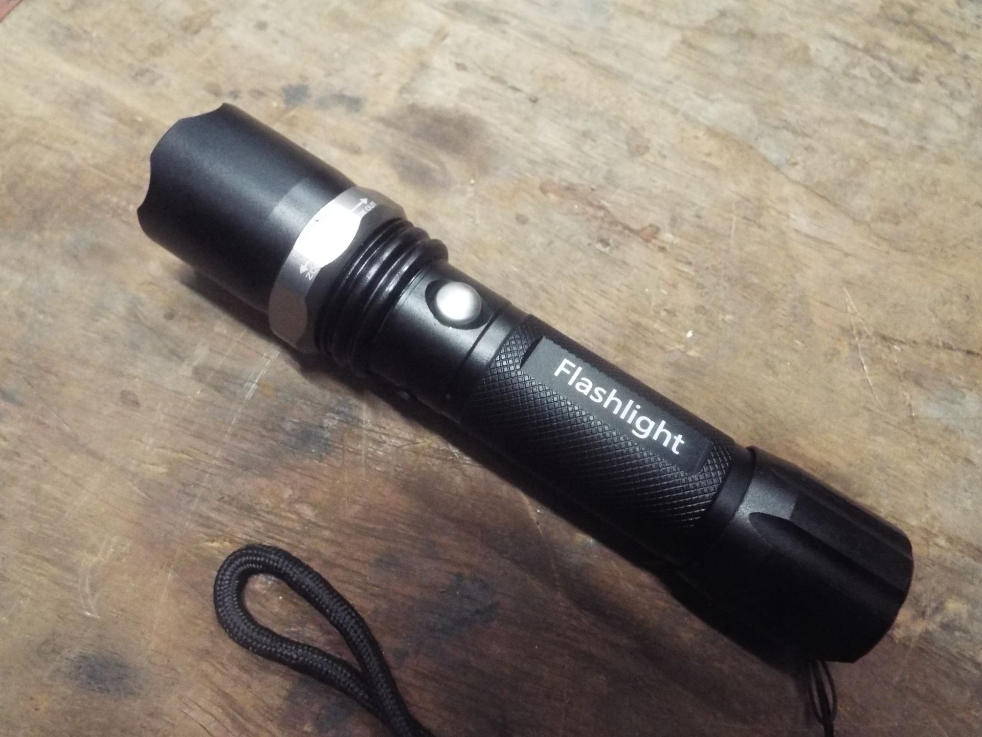 Rechargeable LED Tactical Flashlight - Bild 3 aus 5