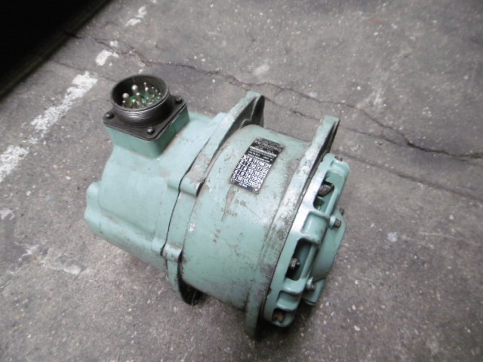 20 x Takeout 24V Alternators P/No FV760740 - Image 3 of 6