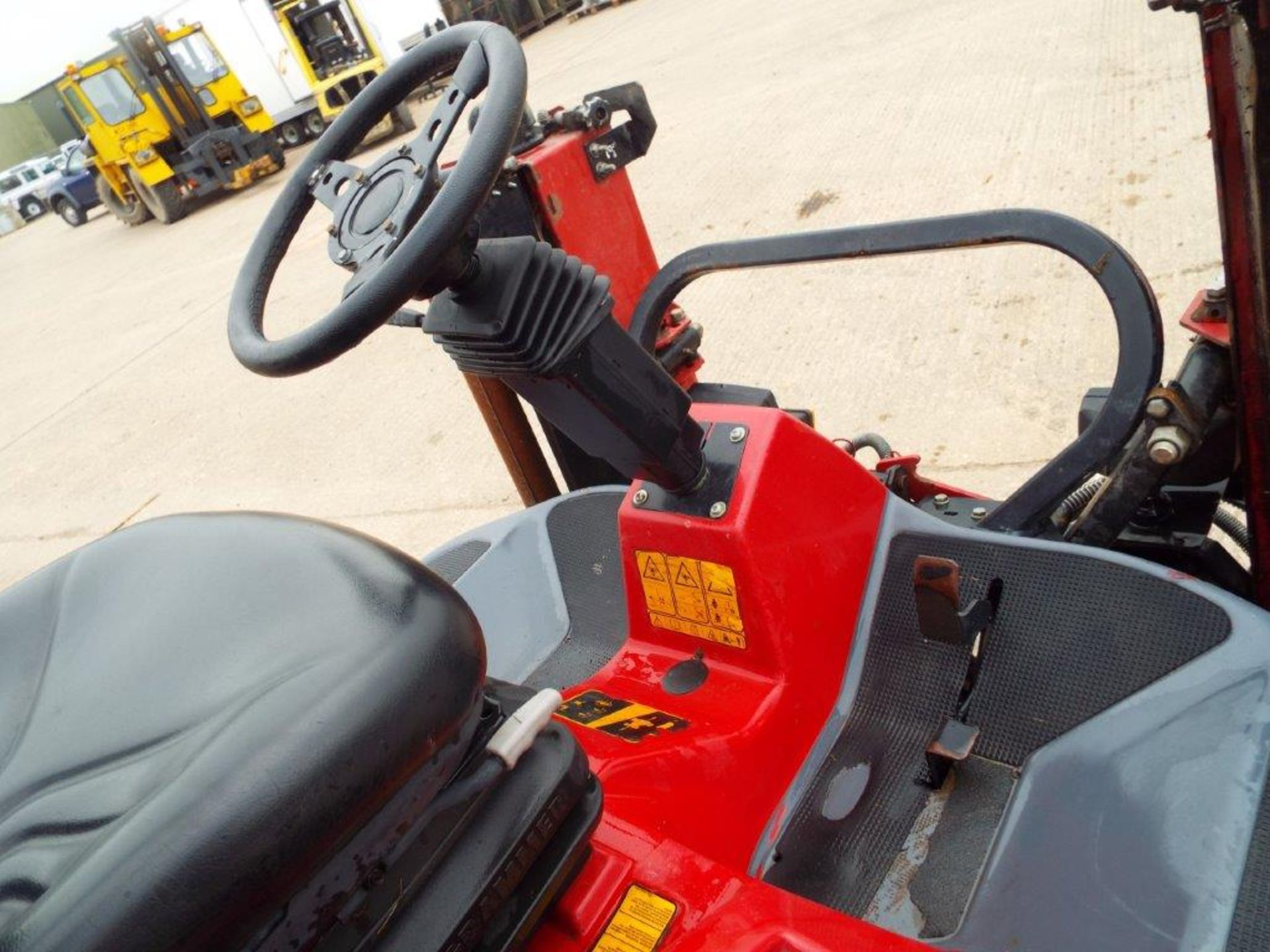 Toro LT340 4WD Triple Gang Ride on Mower - Image 16 of 27