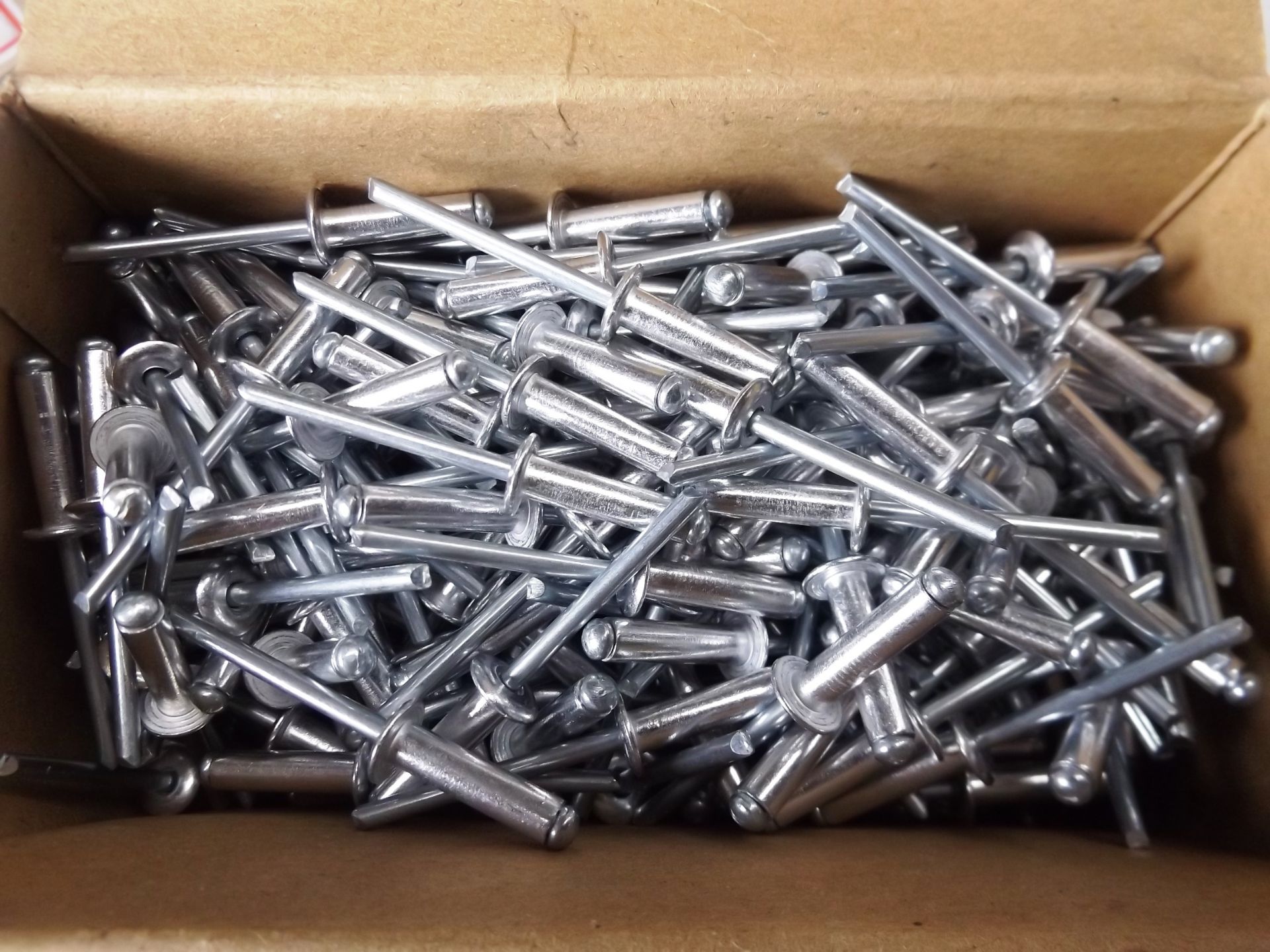 10,000 x 4.8 mm x 20mm open dome pop rivets