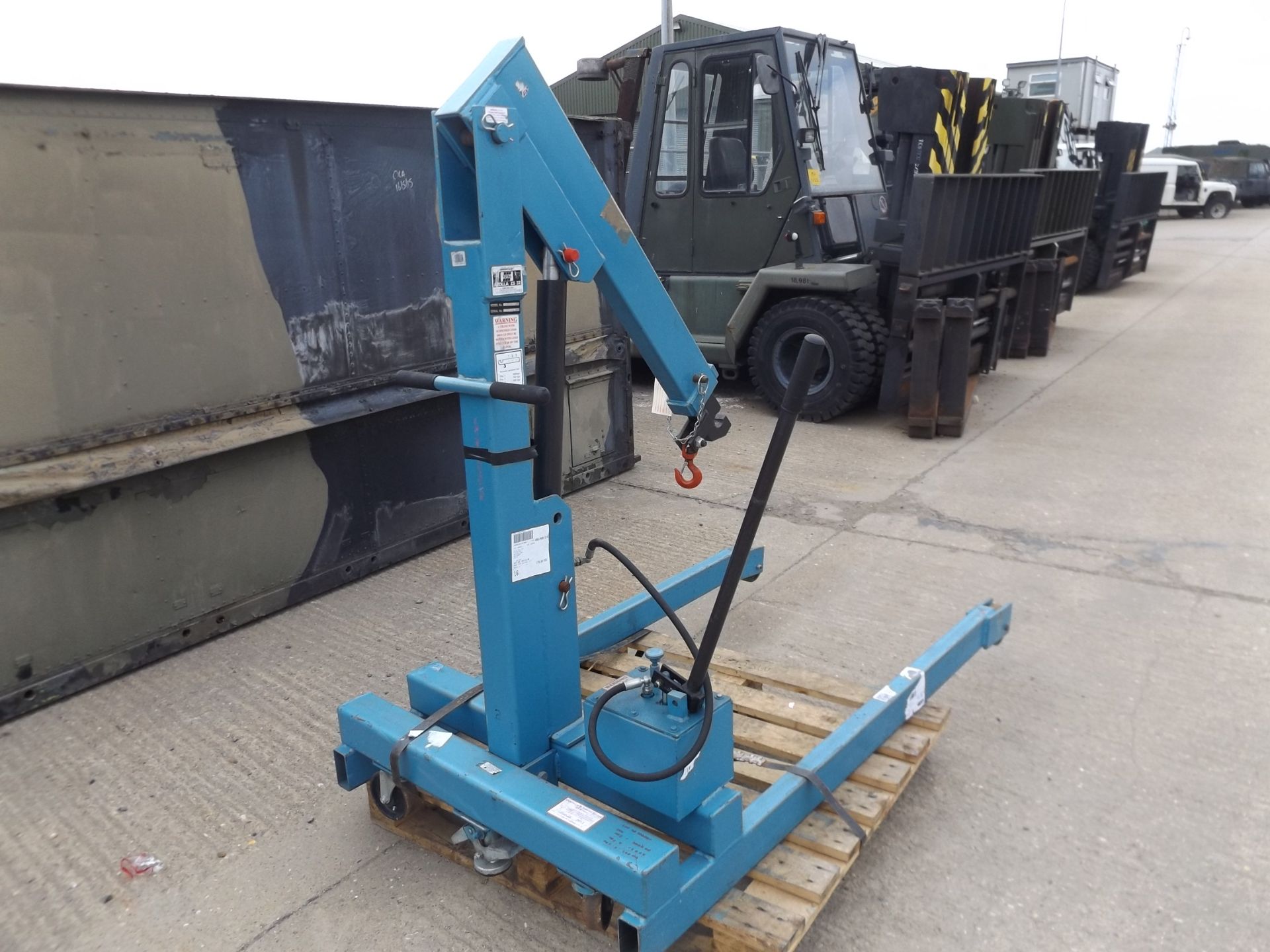 1 Tonne Engine Crane