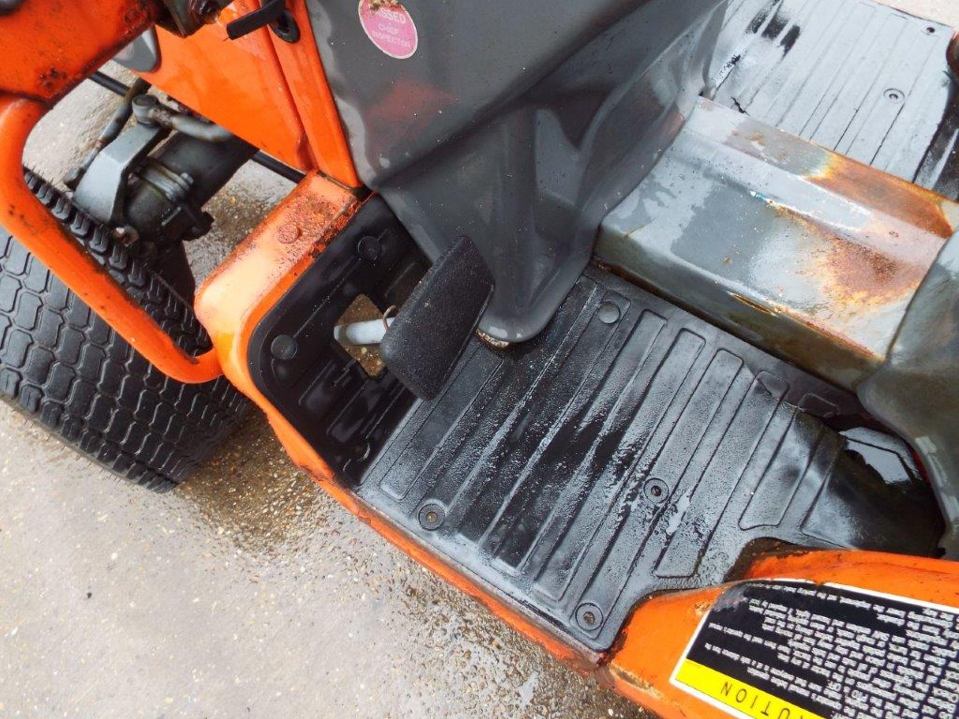 Kubota B1410D 4WD Diesel Powered Compact Tractor with Hydraulic Snow Plough Attachment - Image 17 of 25