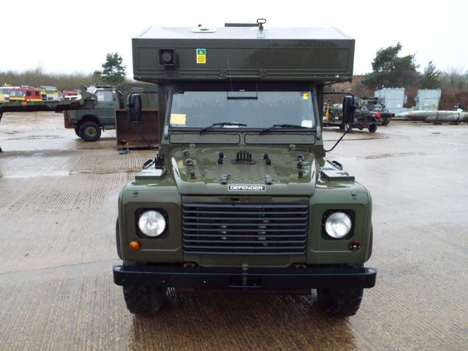Military Specification Land Rover Wolf 130 Ambulance - Bild 2 aus 25