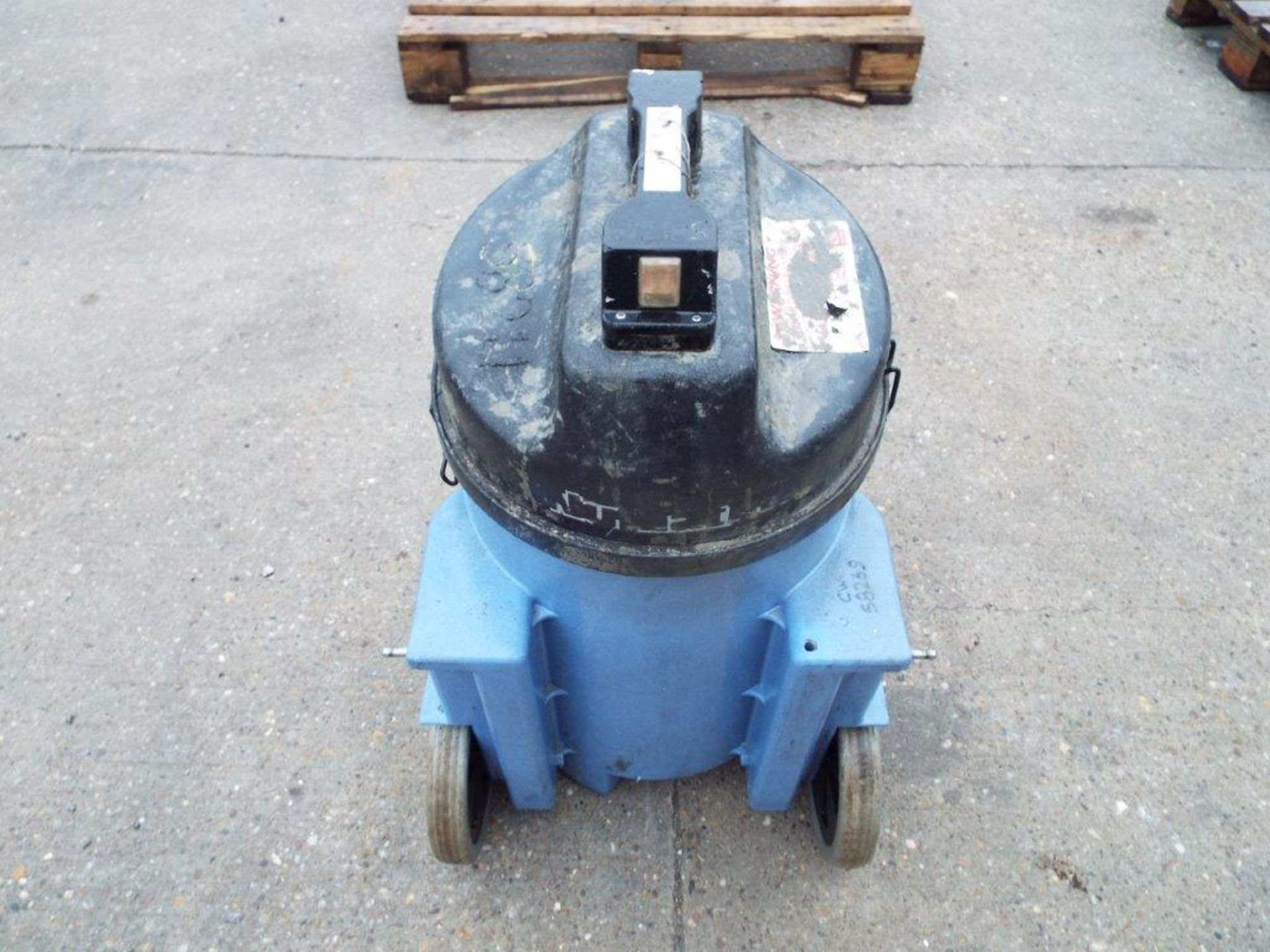 Numatic Industrial Vaccuum Cleaner - Bild 3 aus 5