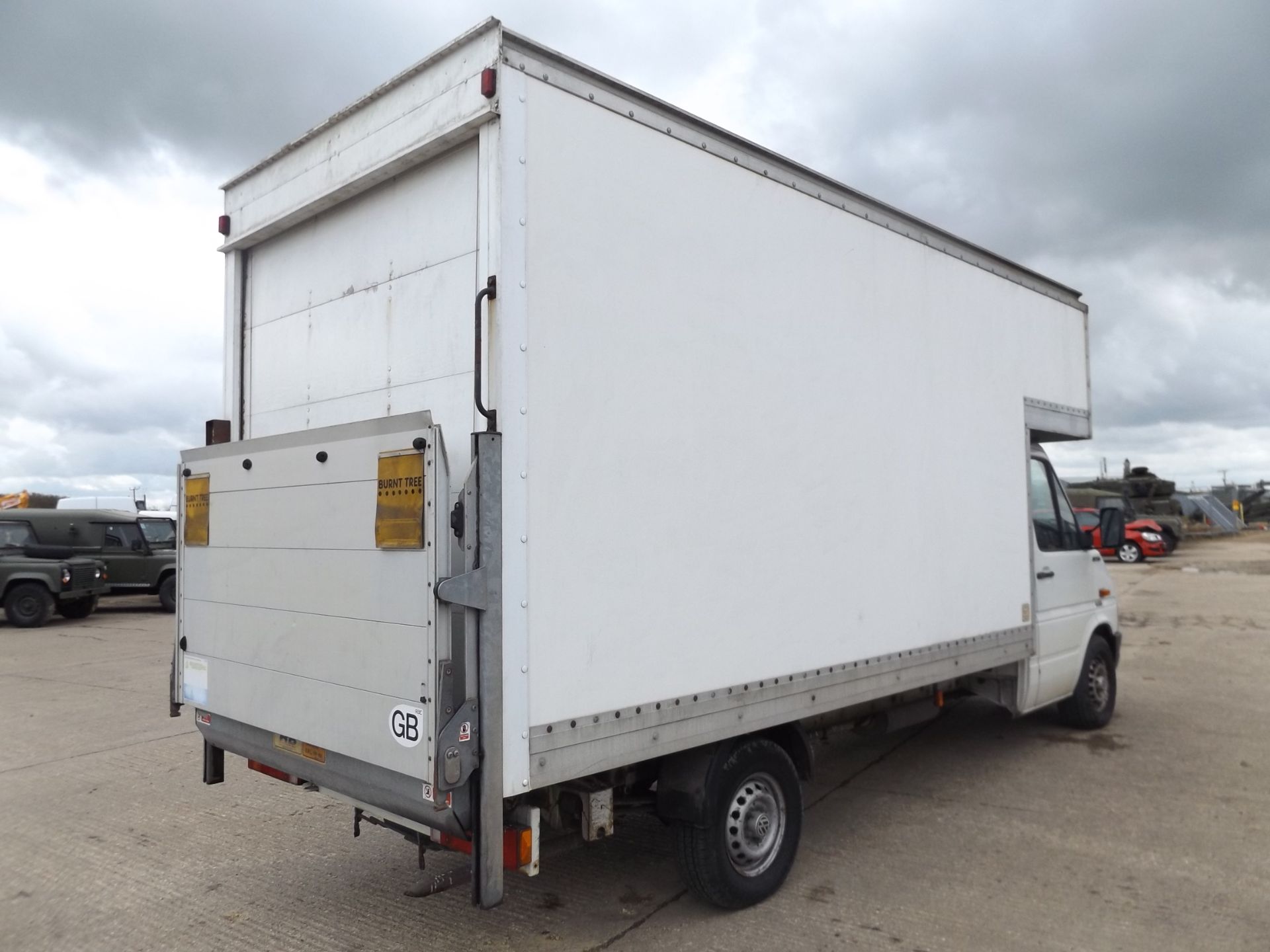 Volkswagen LT35 109 Luton Van complete with Tail Lift - Image 6 of 17