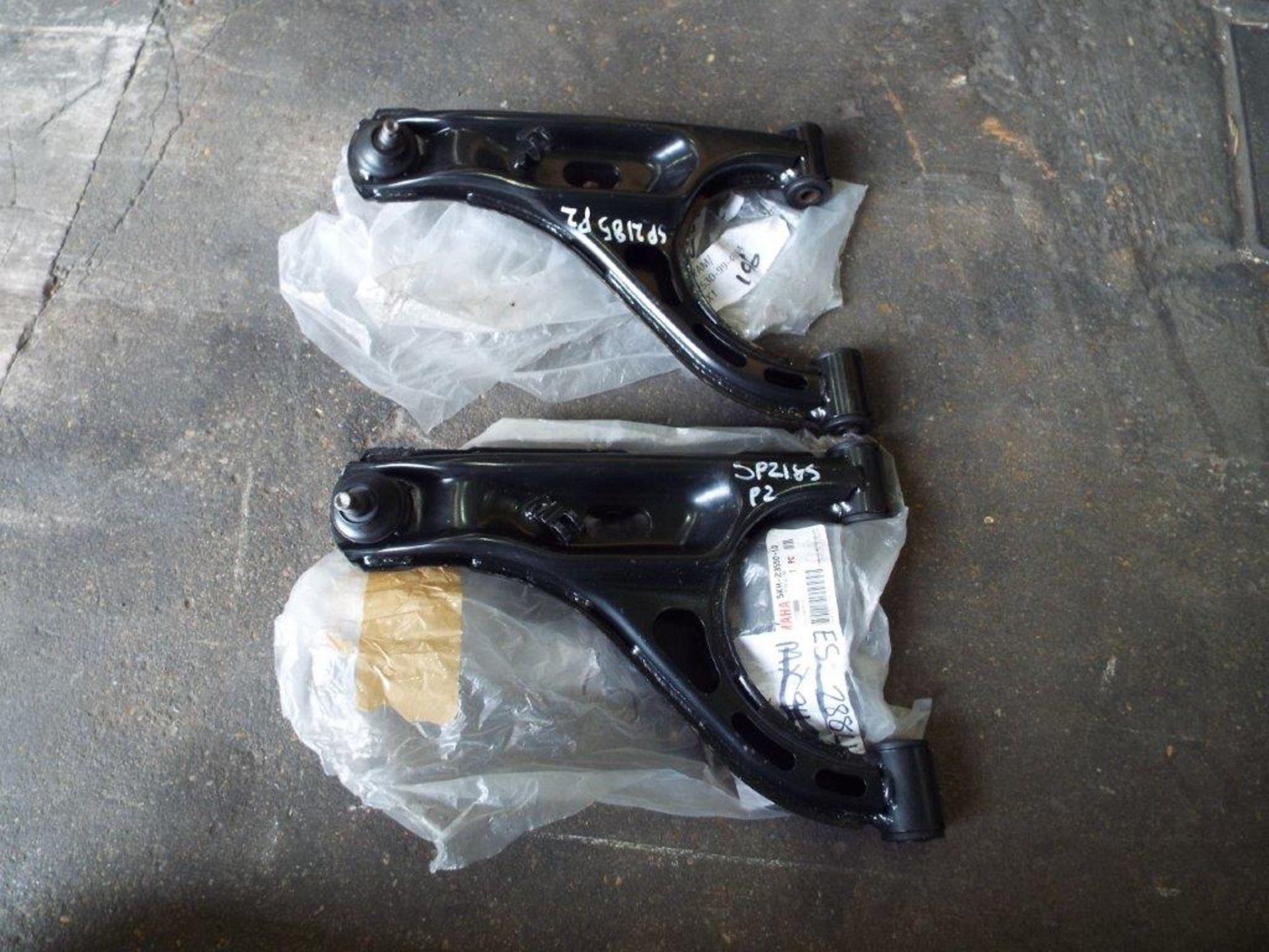 2 x Yamaha Grizzly Front Upper Suspension Arms P/No 5KM-23550-10