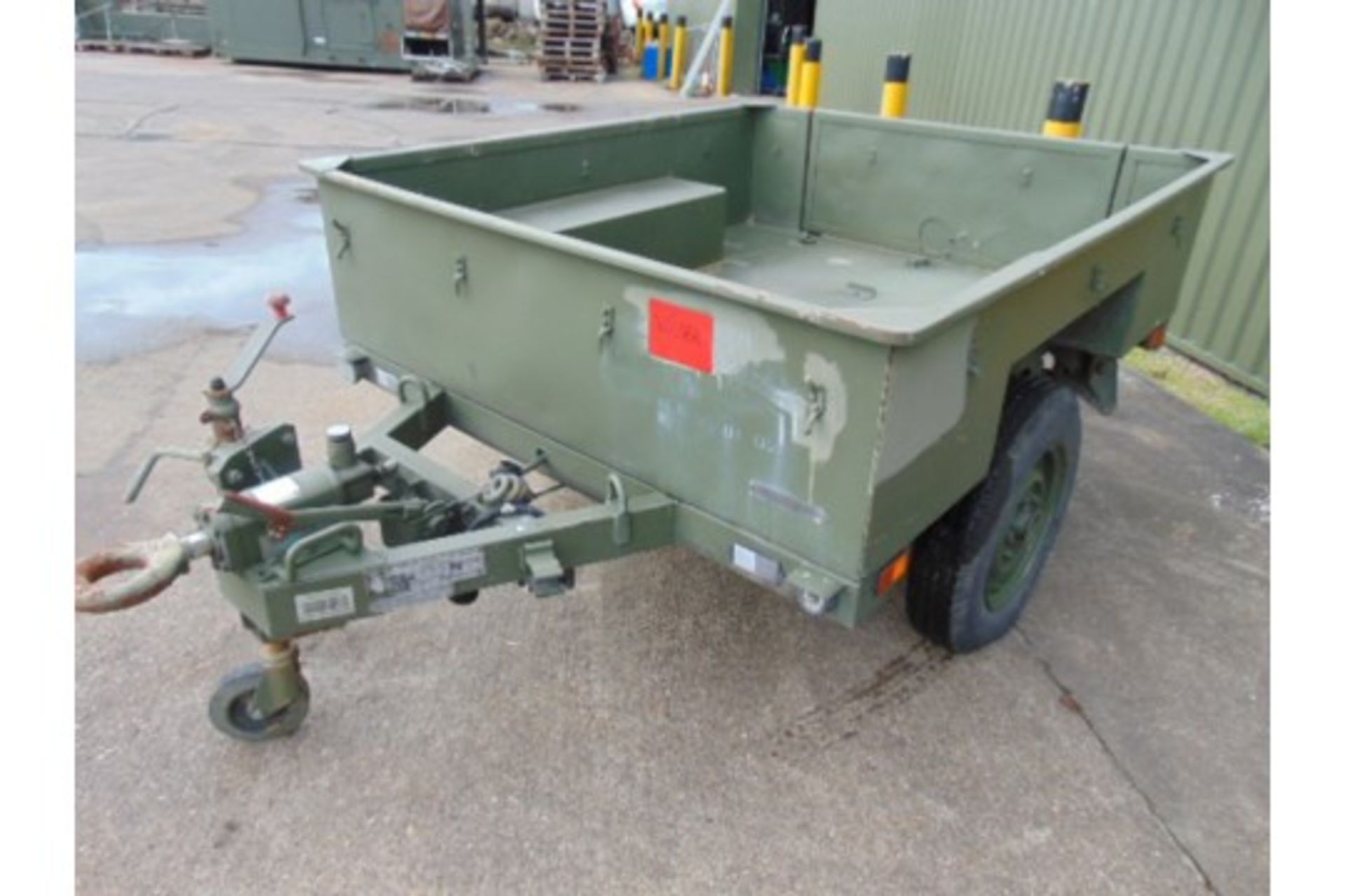 Sankey 3/4 ton widetrack trailer with dropdown tailgate, military lighting and tow ring, drum brakes - Image 3 of 7