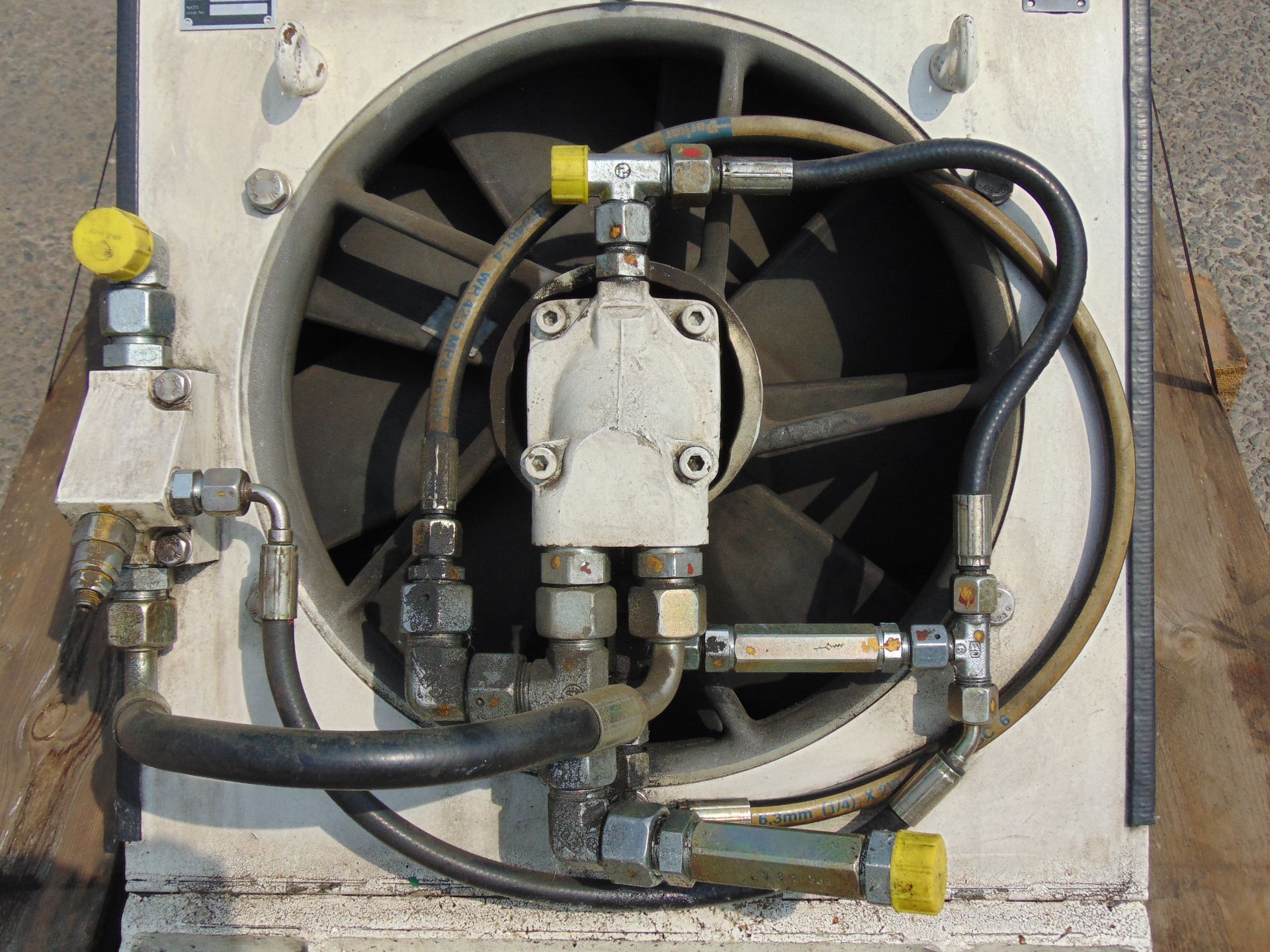 Parker Hydraulics Engine Oil lubricating Cooler P/no FV2273806 - Image 3 of 9