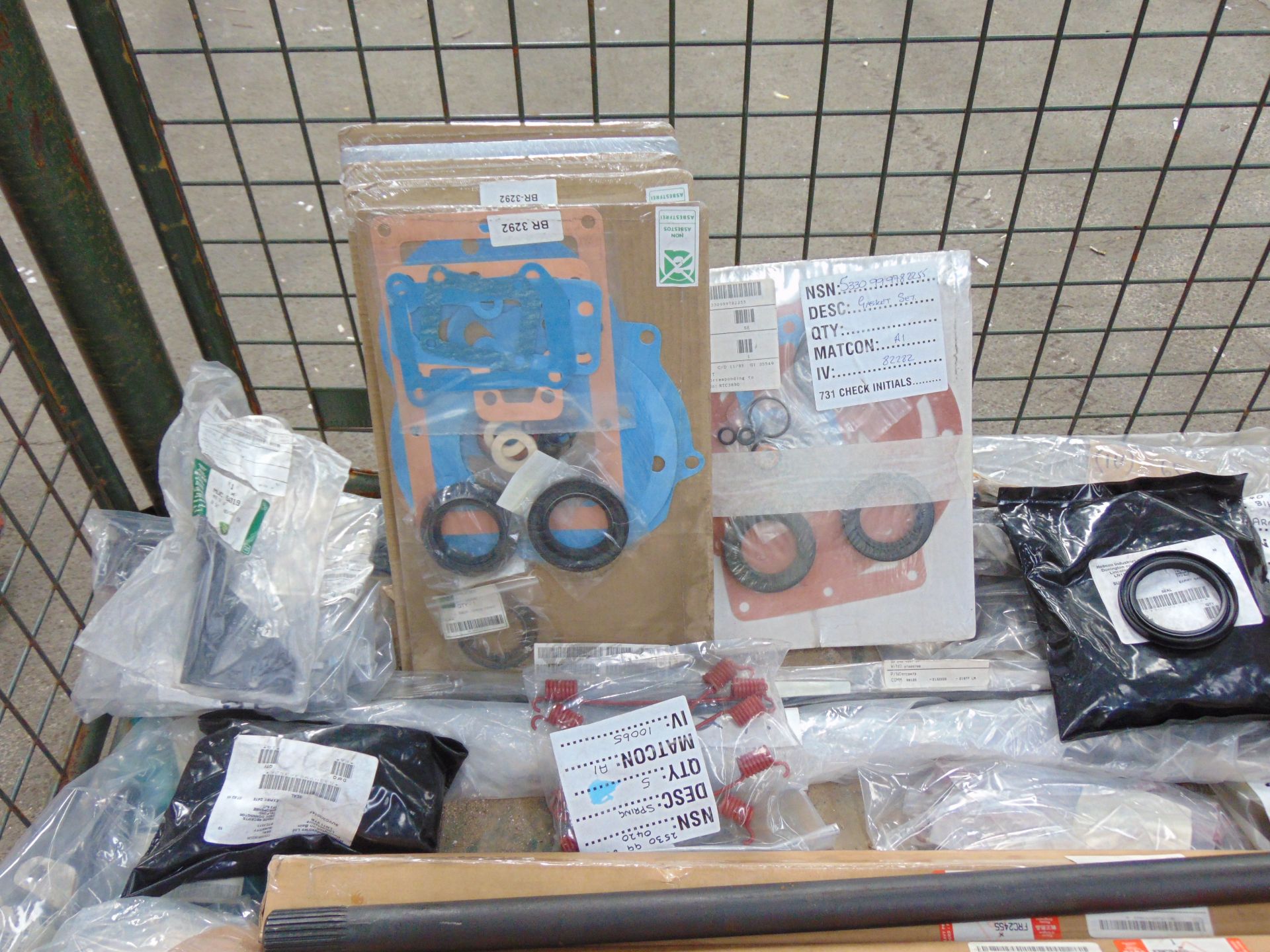 Mixed Stillage of Land Rover Parts - Image 2 of 7