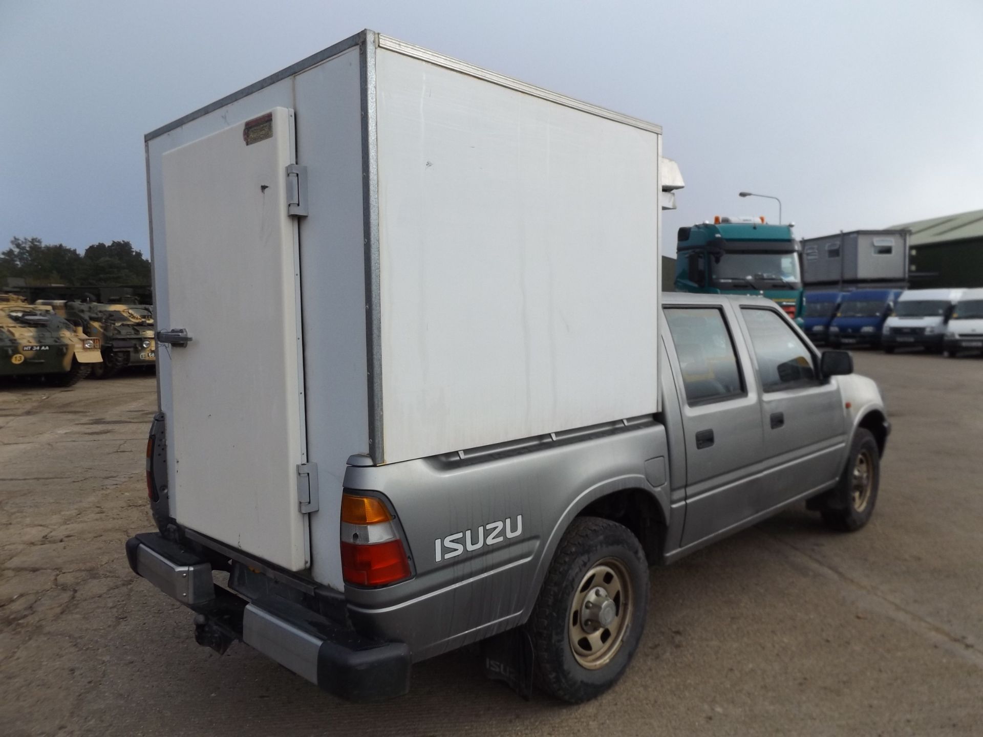 Isuzu Trooper Double Cab pickup 3.1 Turbo Diesel 4 x 4 complete with rear Fridge Unit - Image 8 of 18