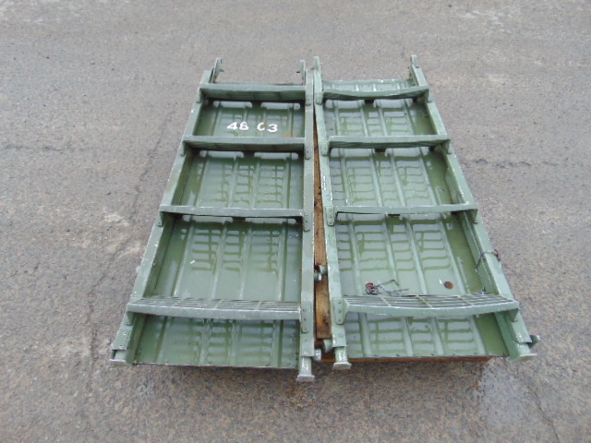 2 x 1.3m 4 Step Vehicle Ladders - Image 3 of 6