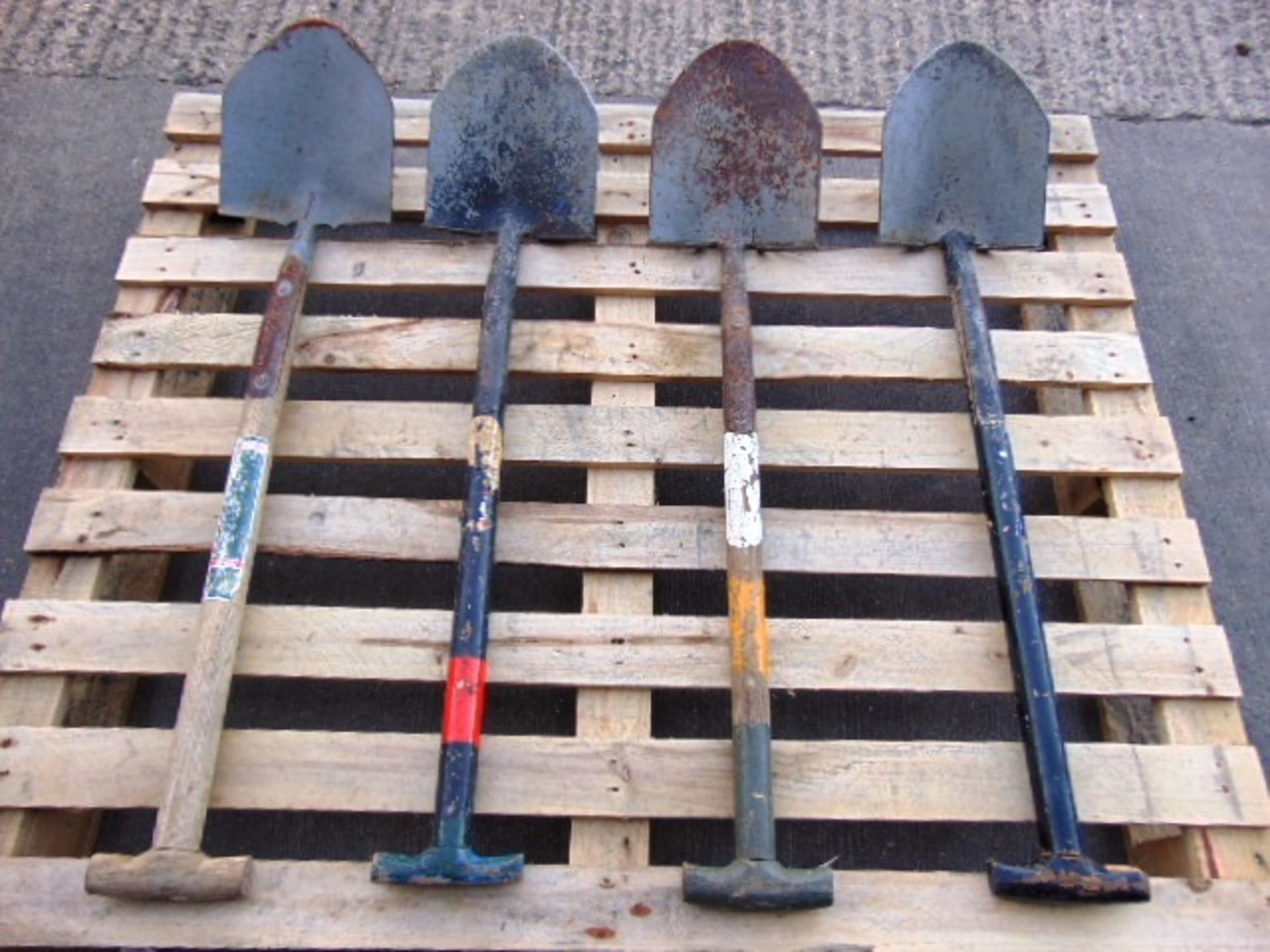 4 x T Handle Shovels