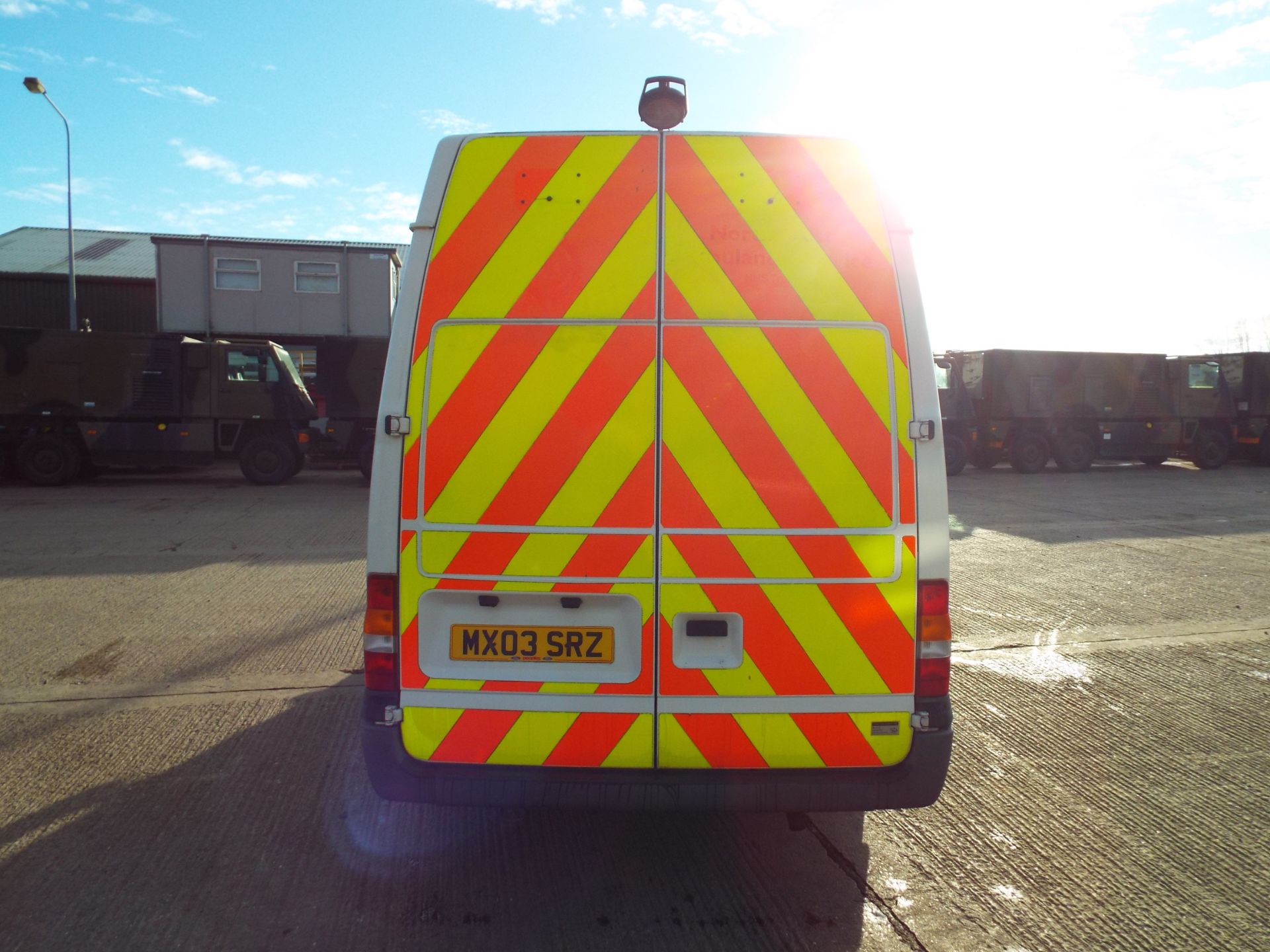 Ford Transit 125 T430 with Tail Lift - Only 35,828 miles! - Image 6 of 23