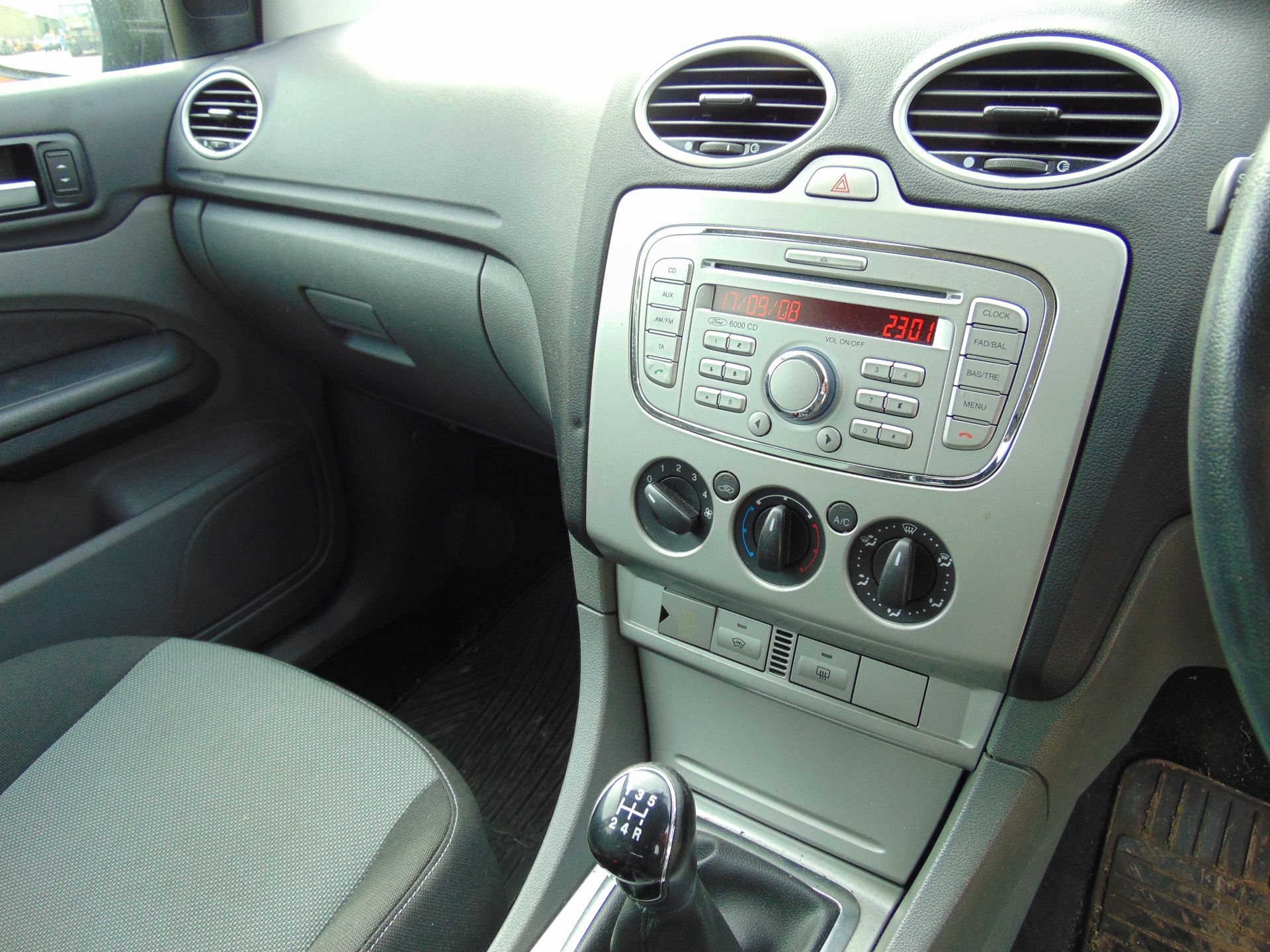 Ford Focus 1.8 Turbo Diesel Estate - Image 11 of 16