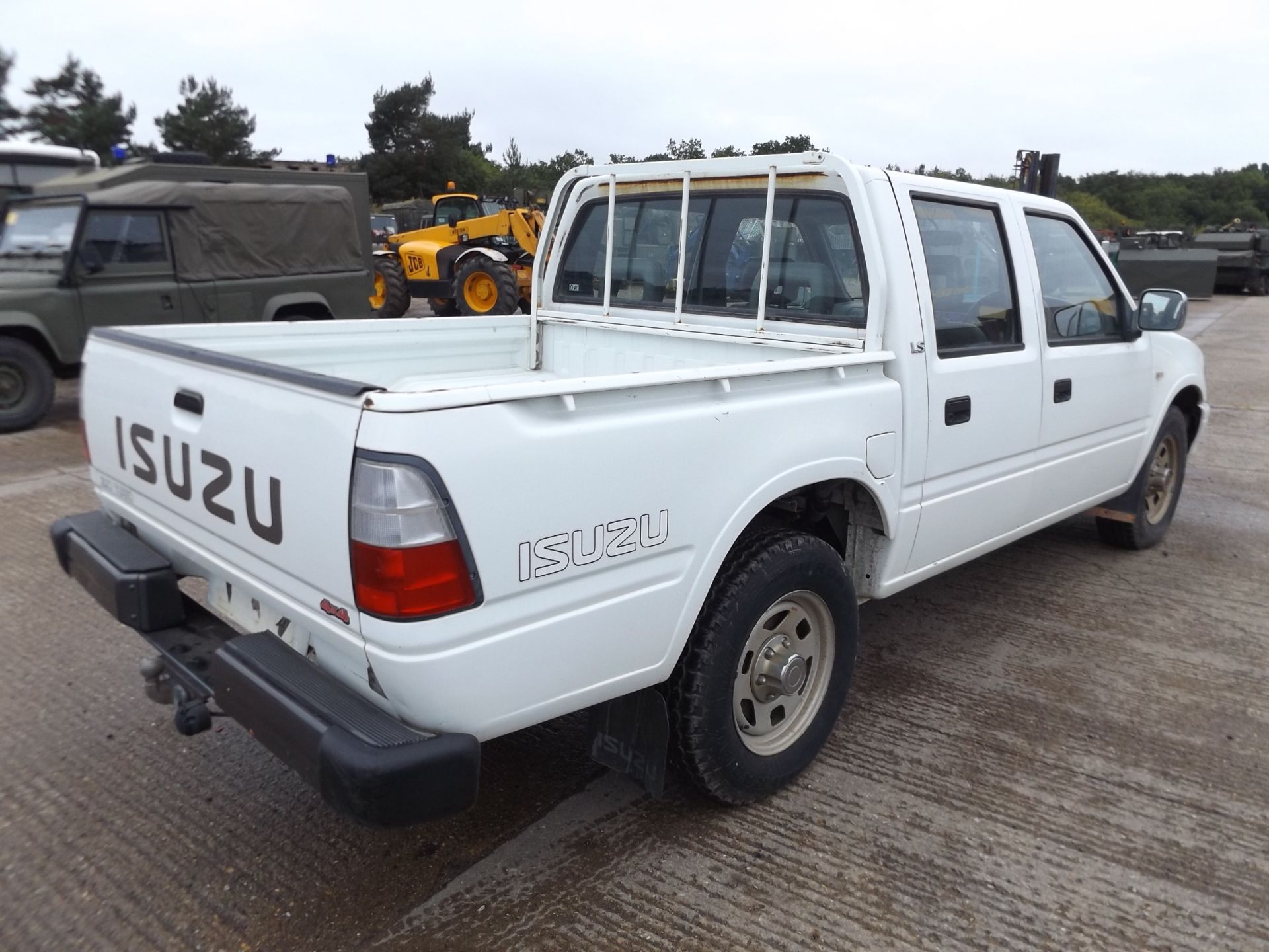 Isuzu Trooper Double Cab pickup 3.1 Turbo Diesel 4 x 4 - Image 8 of 15