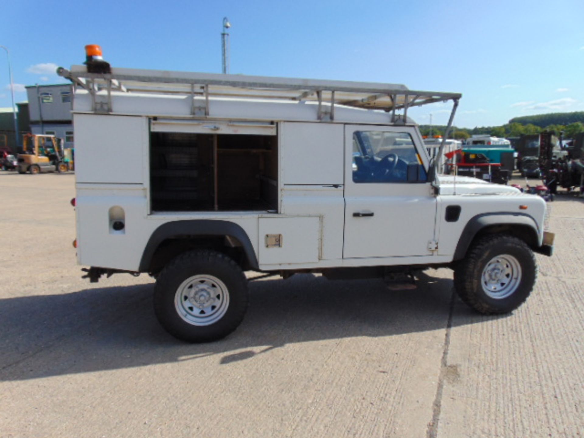 Land Rover Defender 110 Puma Hardtop 4x4 Special Utility (Mobile Workshop) complete with Winch - Image 9 of 34