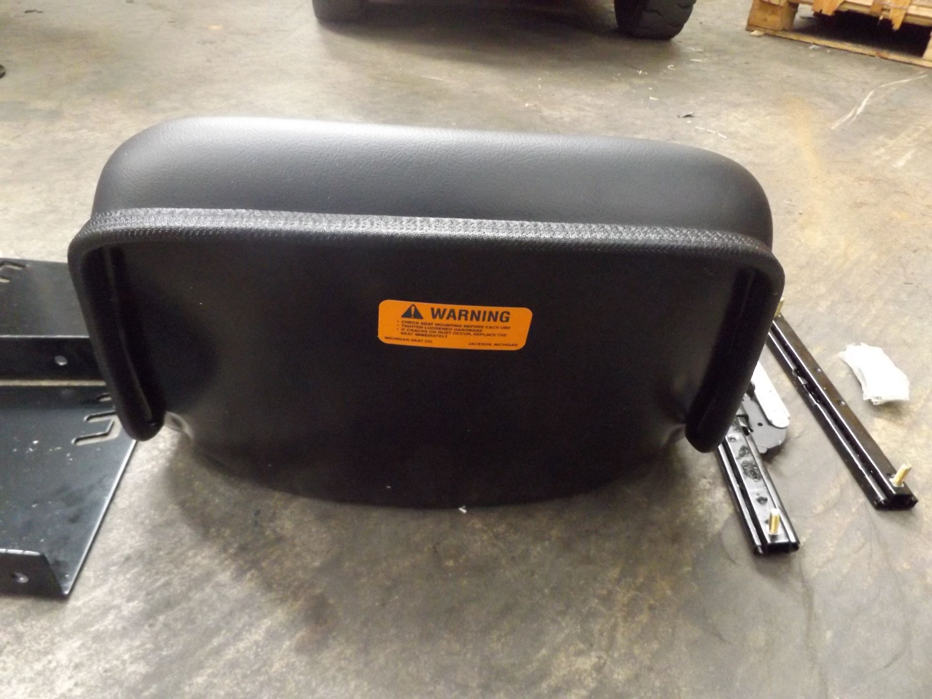 Adjustable MTG Forklift Operators Seat - Image 4 of 9