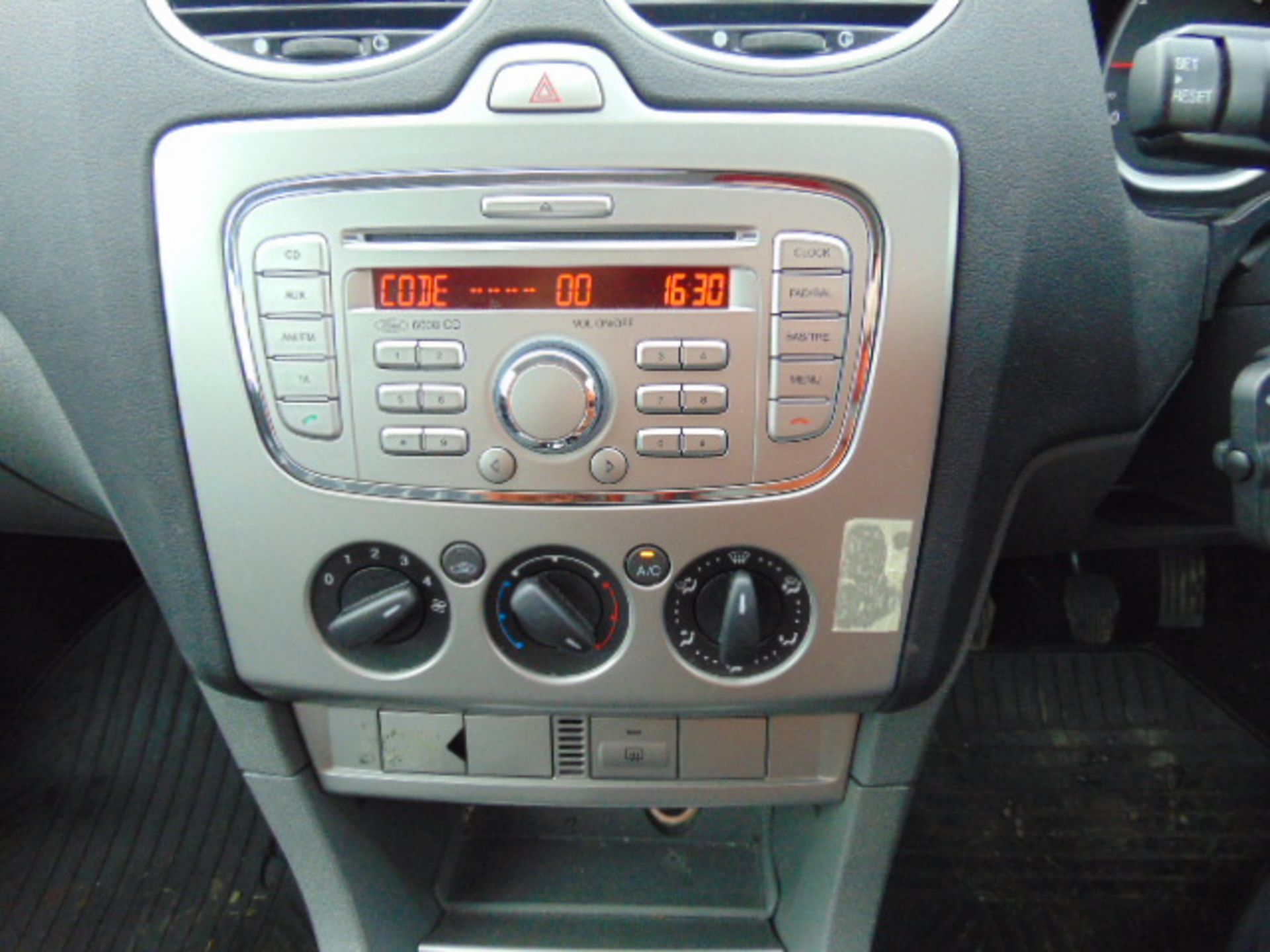 Ford Focus 1.8 Style Turbo Diesel Estate - Image 11 of 18