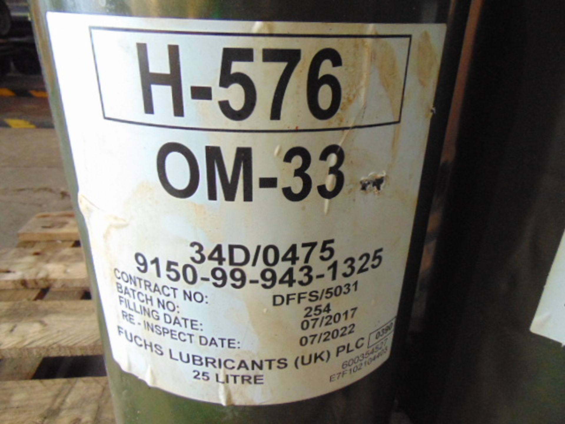 2 x Unissued 25L Drums of H-576 OM-33 Hydraulic Oil - Bild 2 aus 4