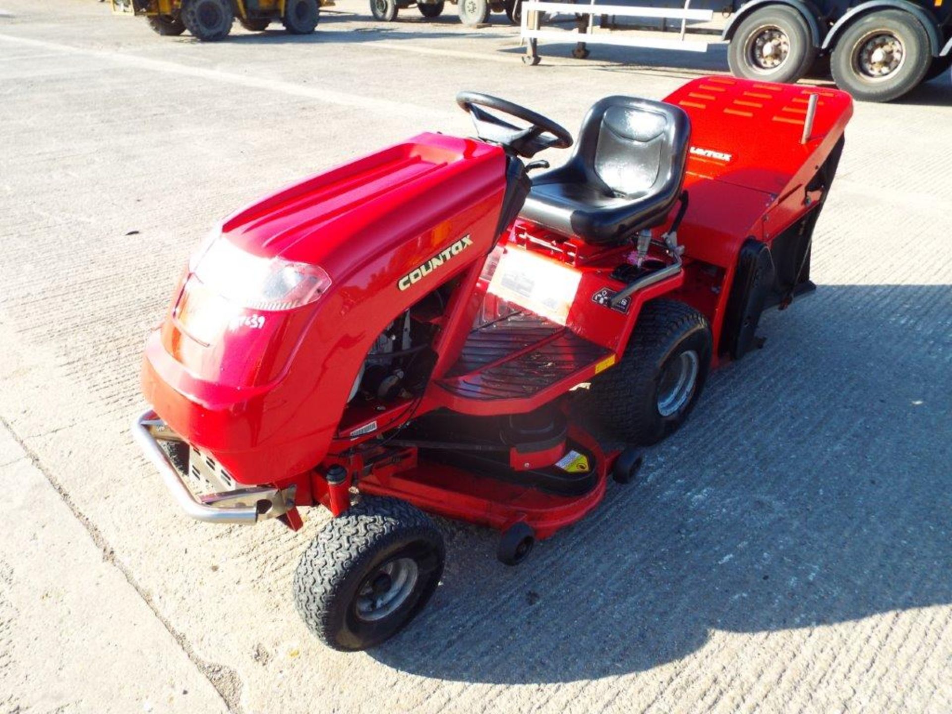 Countax C800H Ride On Mower with Rear Brush and Grass Collector - Image 3 of 20