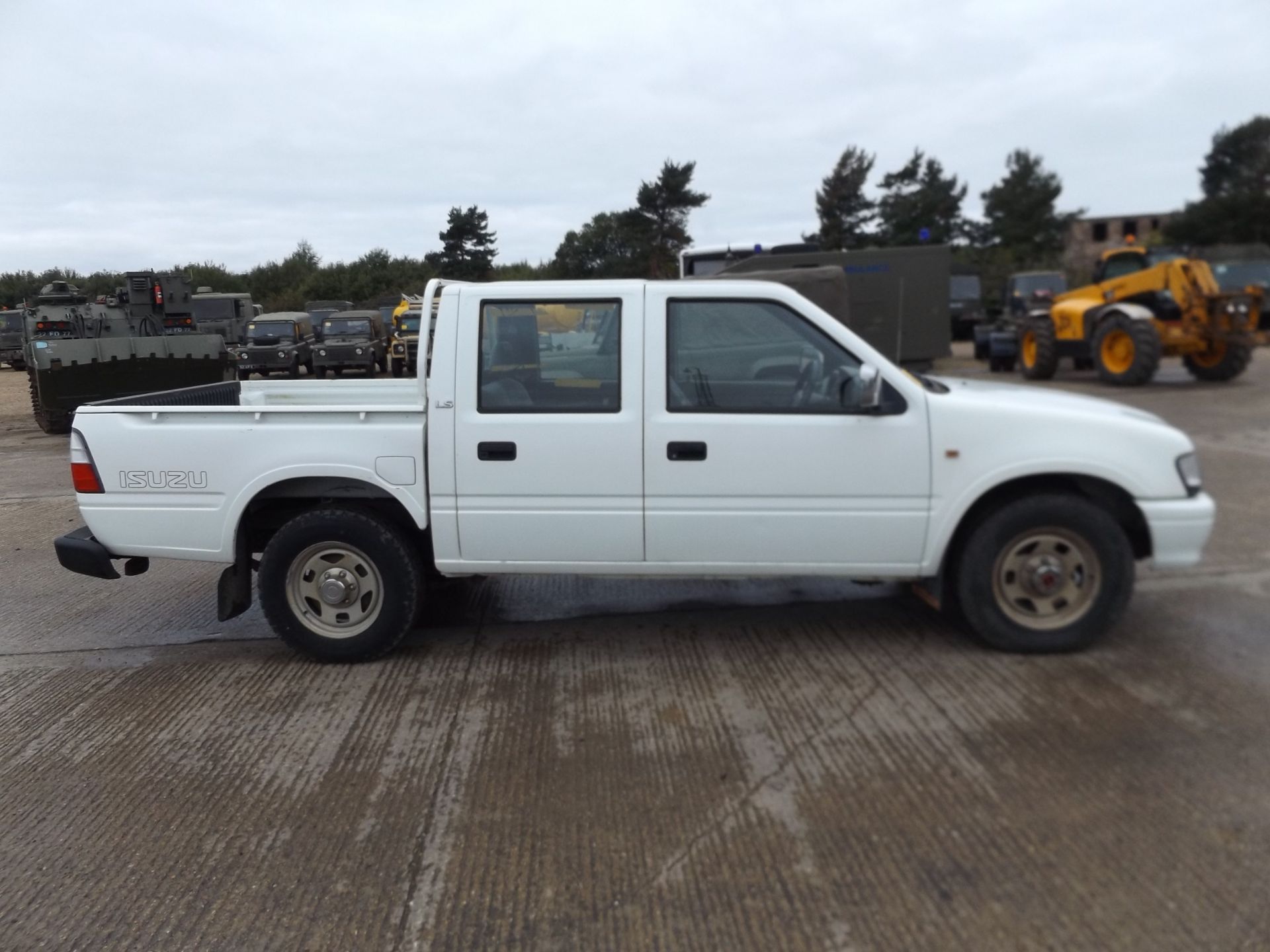 Isuzu Trooper Double Cab pickup 3.1 Turbo Diesel 4 x 4 - Image 5 of 15