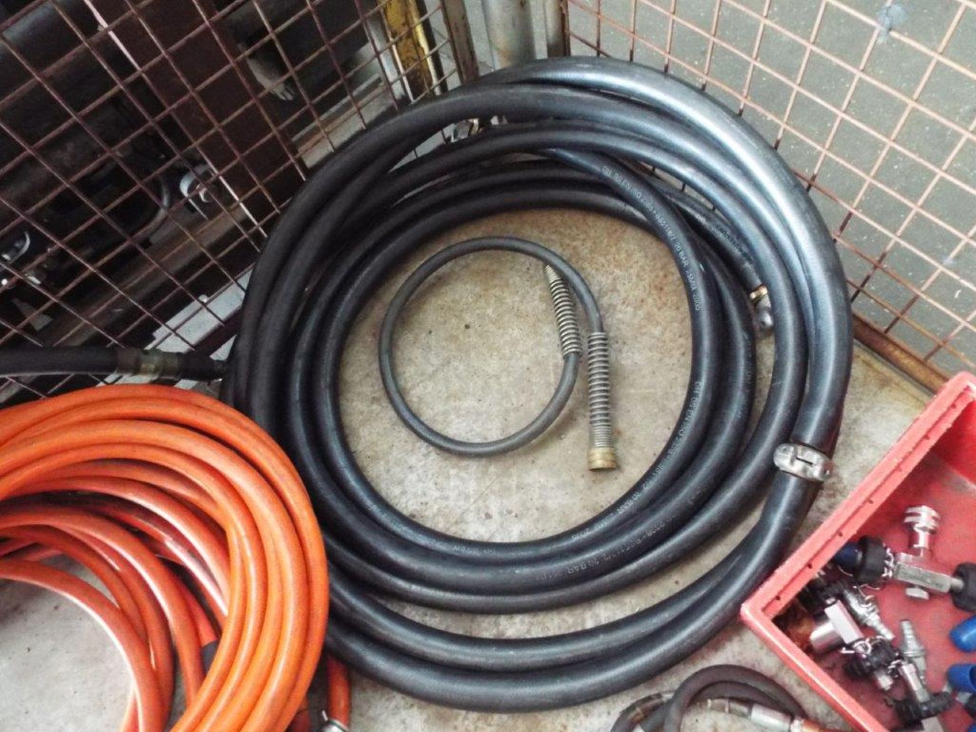 Mixed Stillage of Air Hoses and Couplings - Image 3 of 6