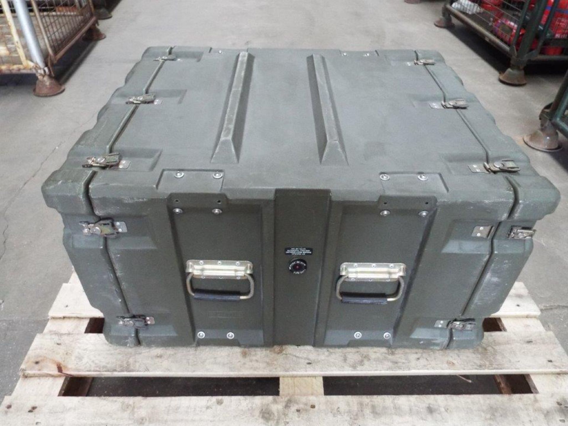 Heavy Duty Zero Double Entry Transit Case with Anti-Vibration Cradle - Image 2 of 9