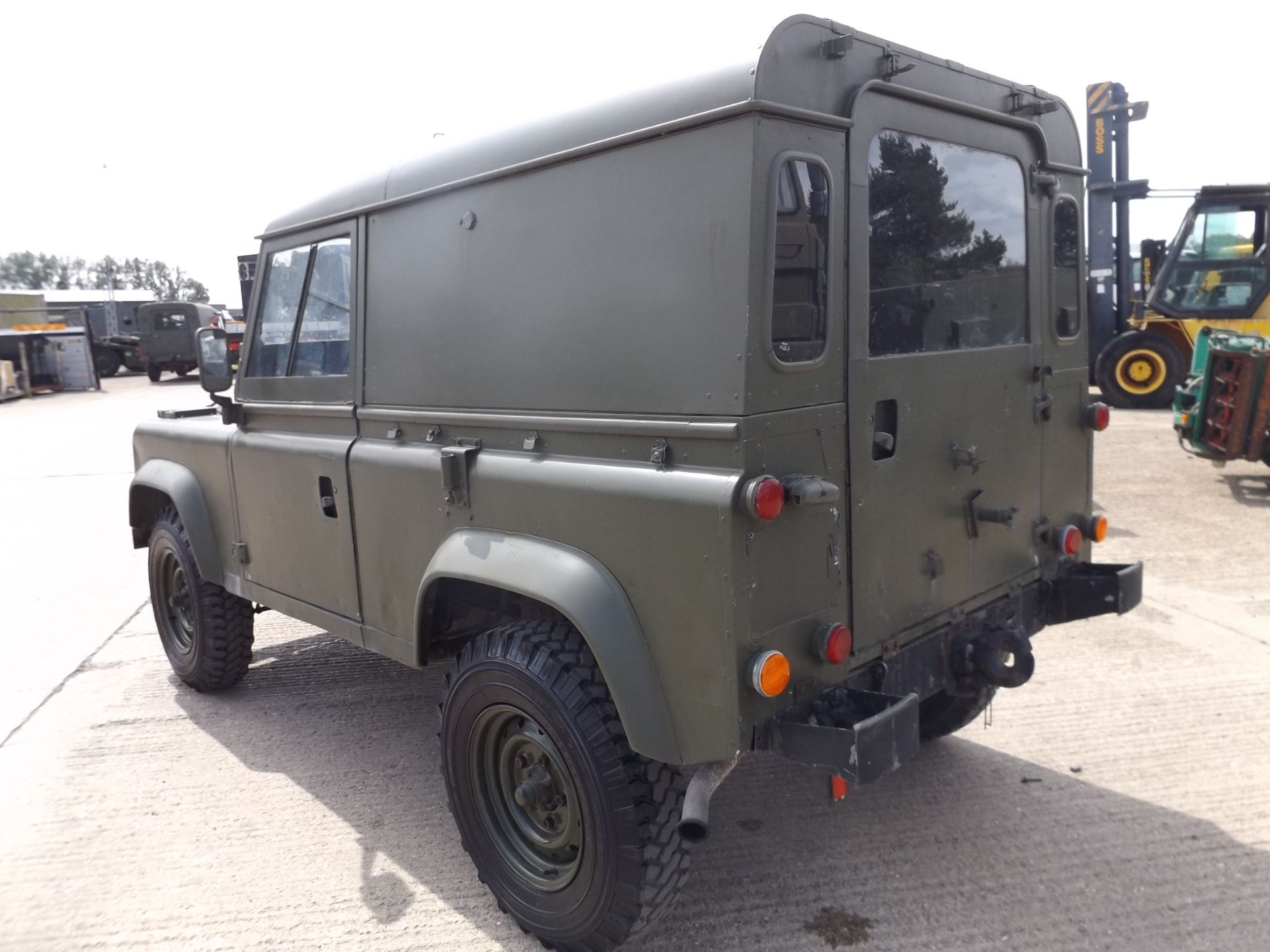 Land Rover Defender 90 Hard Top - Image 6 of 18