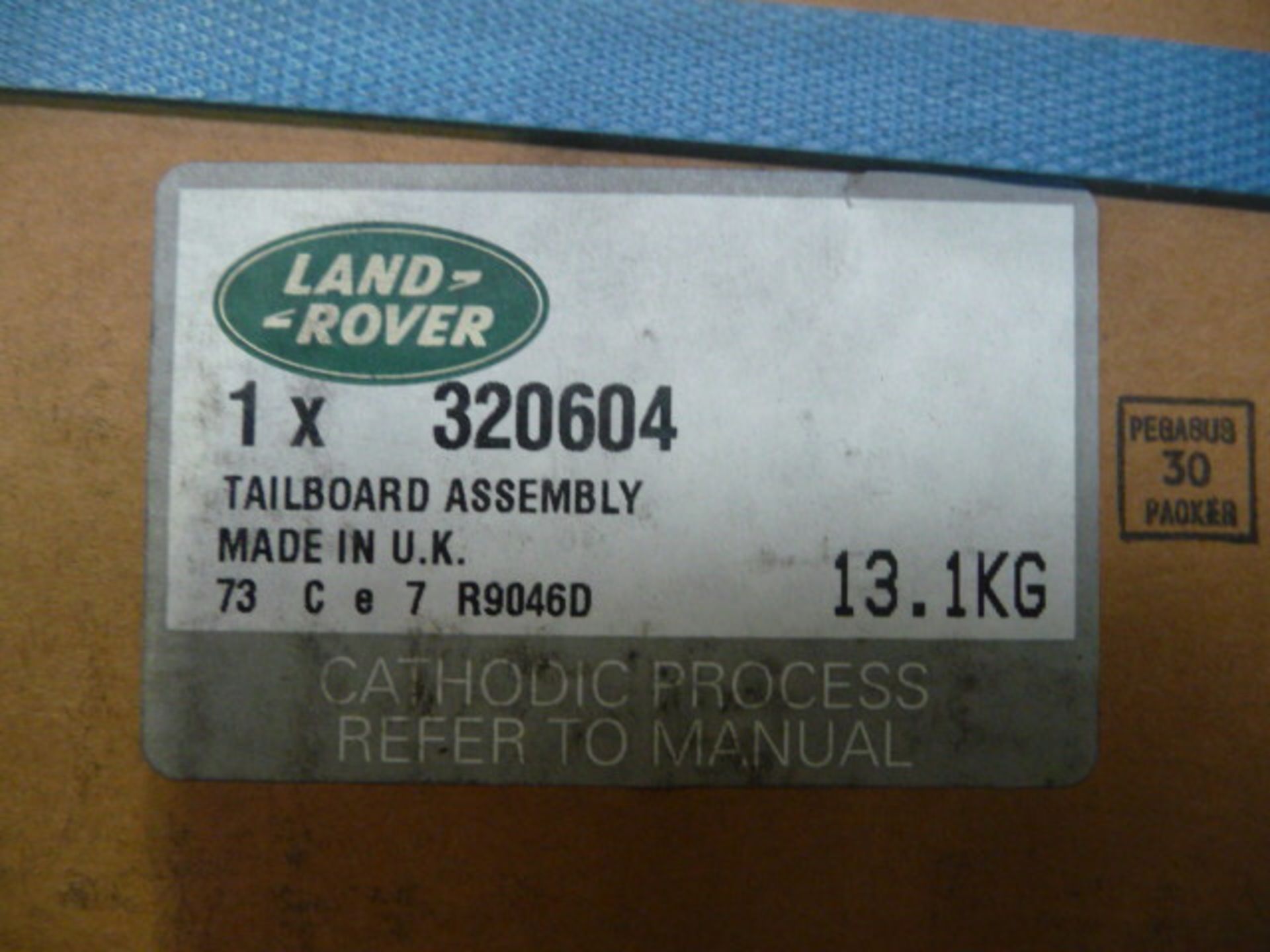 Land Rover Defender Lower Tailgate P/No 320604 - Image 3 of 4
