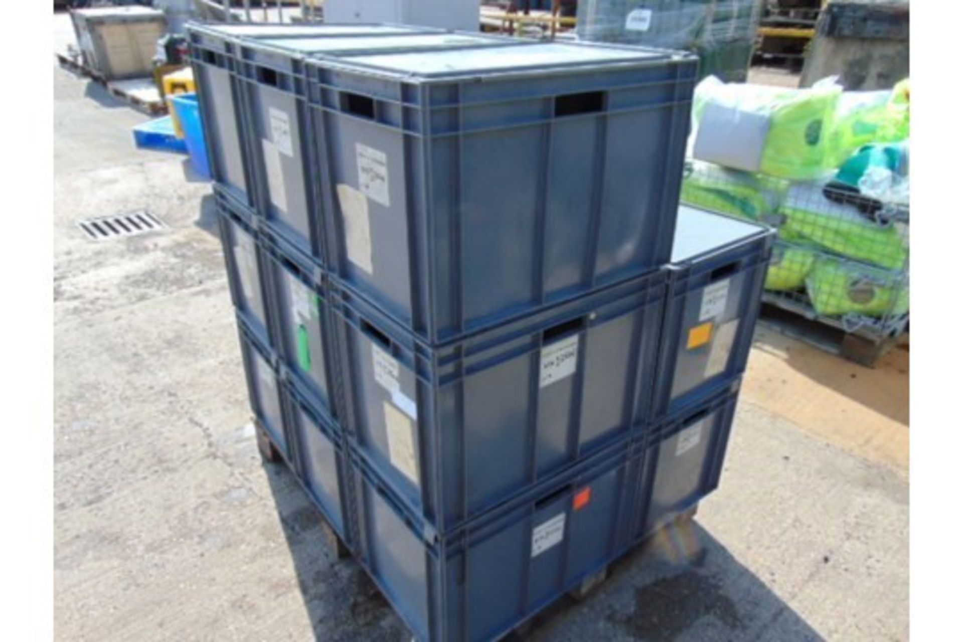 15 x Standard MoD Stackable Storage Boxes c/w Lids - Image 6 of 8