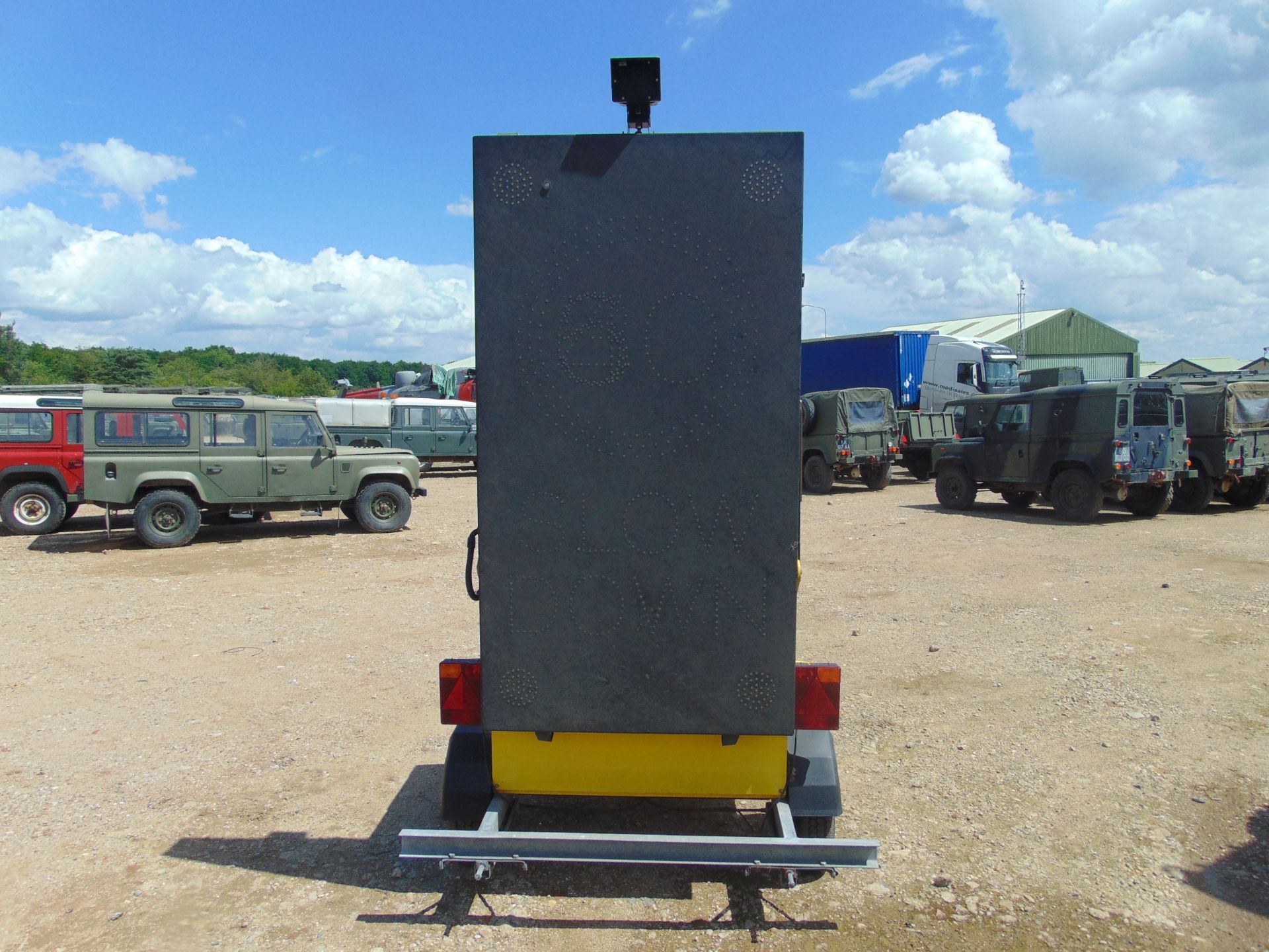 Dambach Single Axle Trailer Mounted Mobile Vehicle Message Sign with Generator and Speed Camera - Image 2 of 24