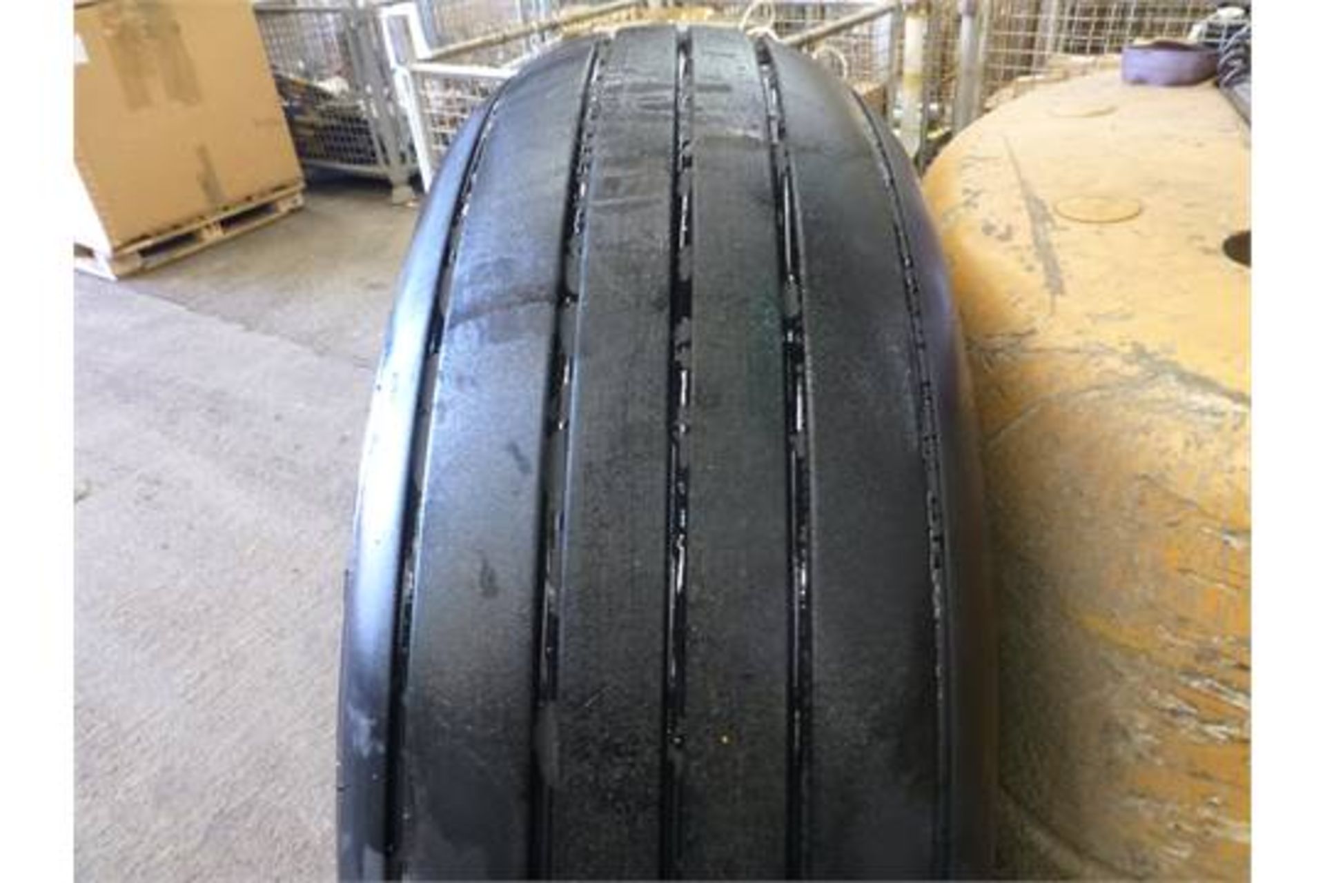 VC10 Aircraft Tyre and Rim - Image 7 of 8
