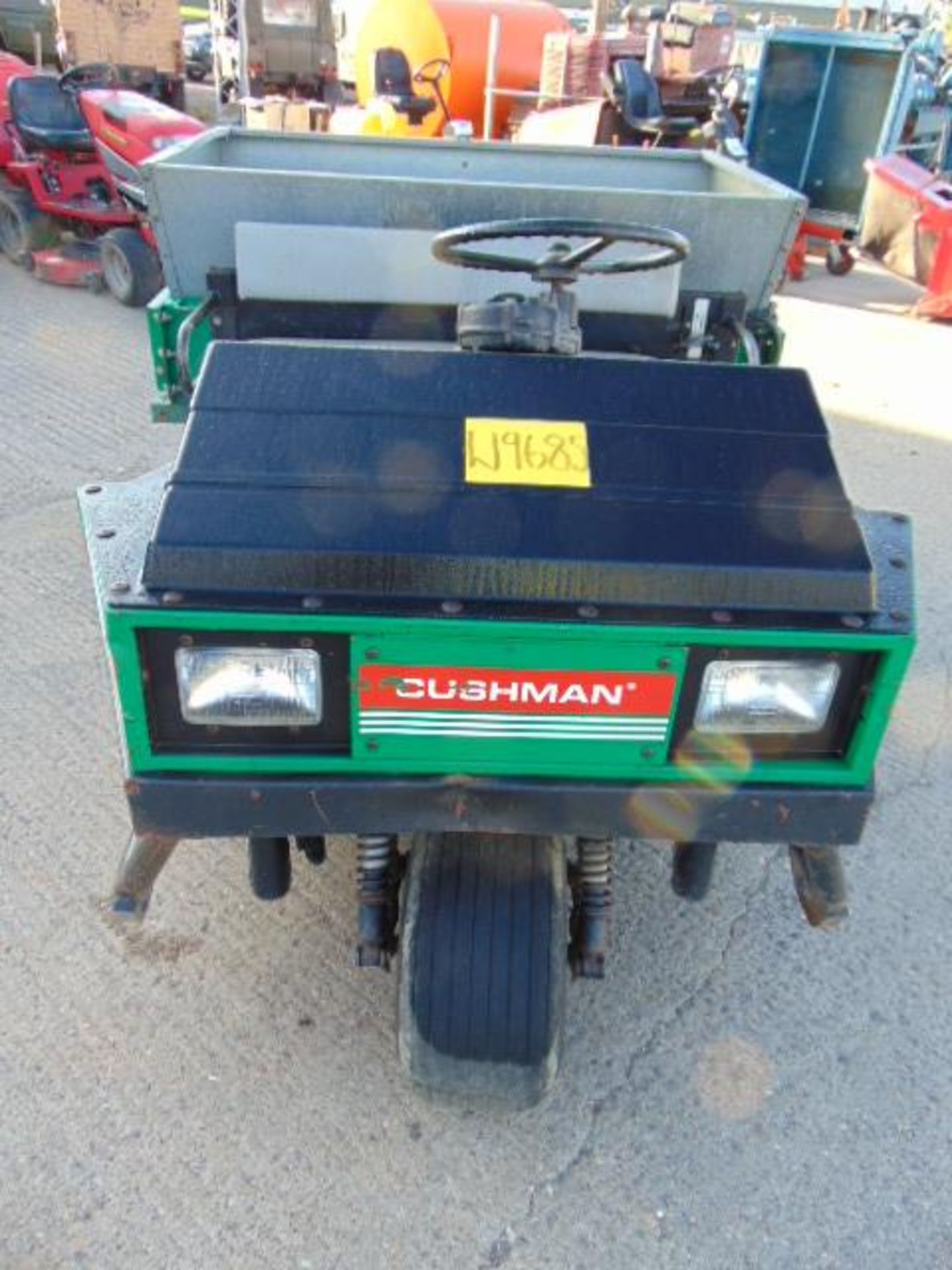 Cushman Turf-Truckster with a Cushman TD1500 Top Dresser/seeder - Bild 2 aus 14