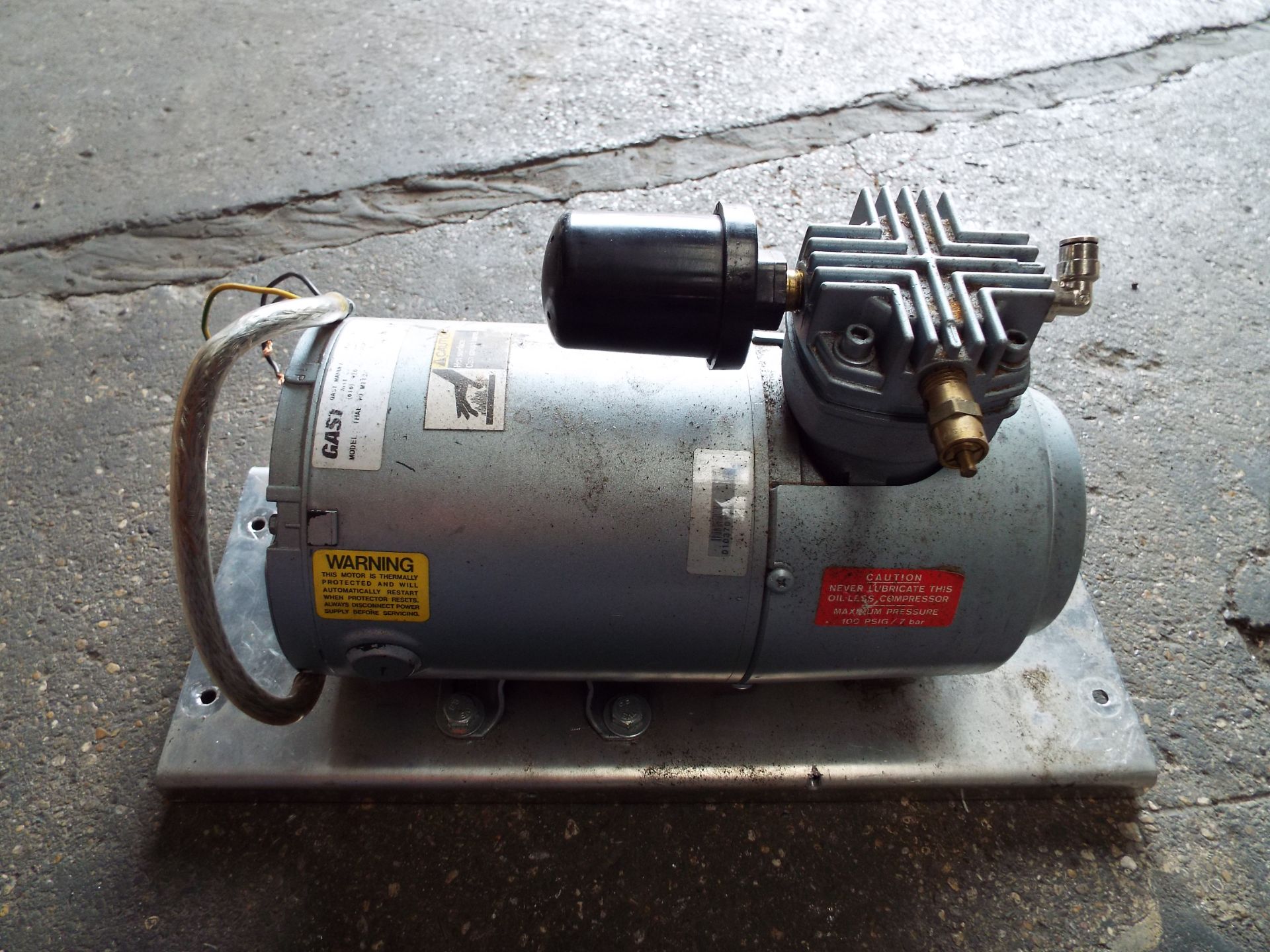 Gast 1H Oil-Less Compressor/Vaccuum Pump - Image 4 of 6