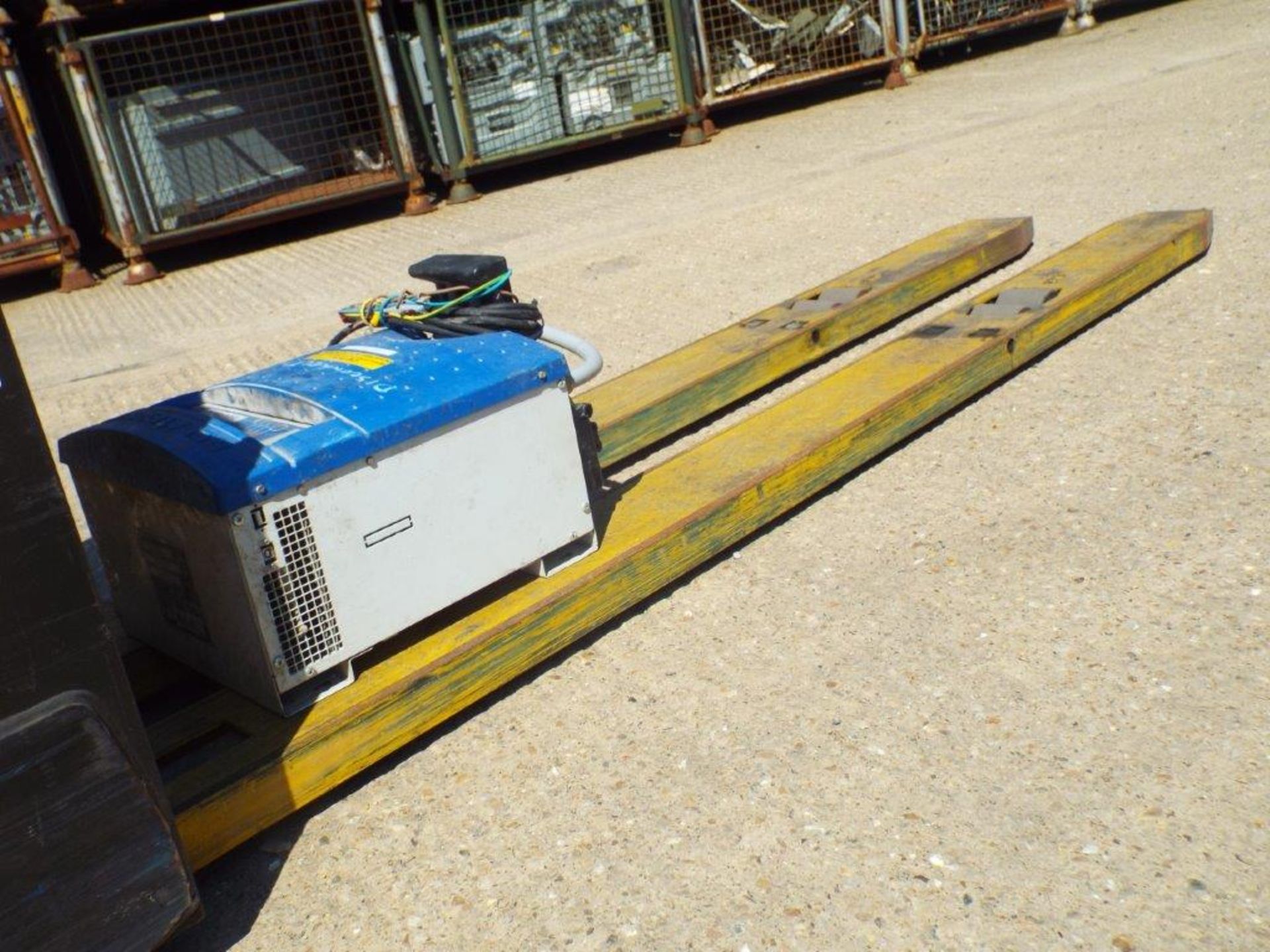Yale MO20 2T Self Propelled Electric Pallet Truck - Bild 7 aus 15