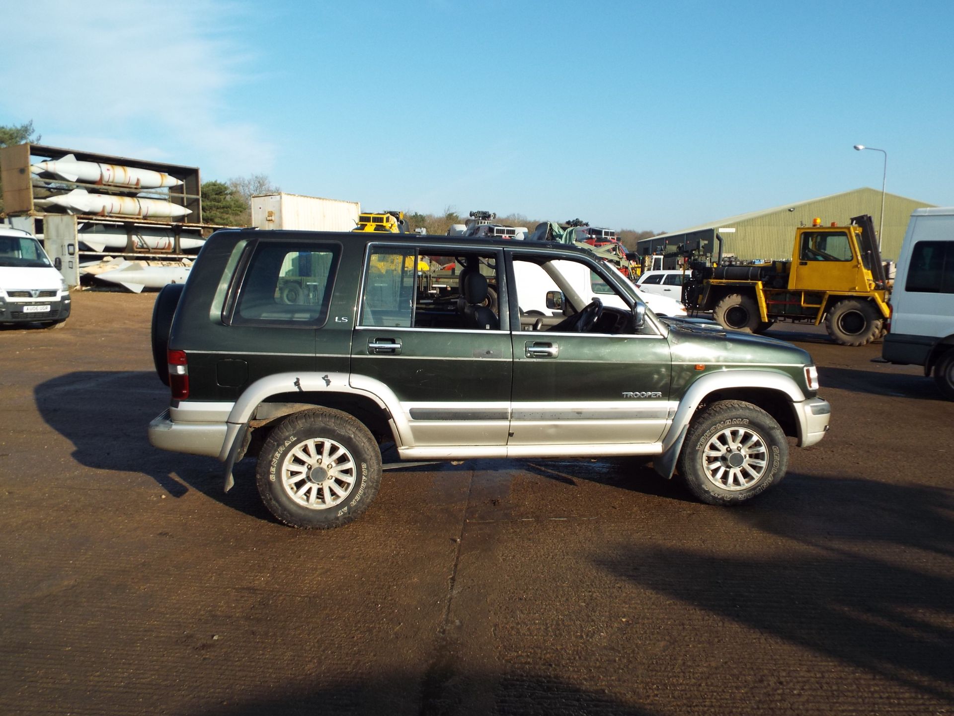 Isuzu Trooper 3.0D 4 x 4 - Bild 8 aus 21