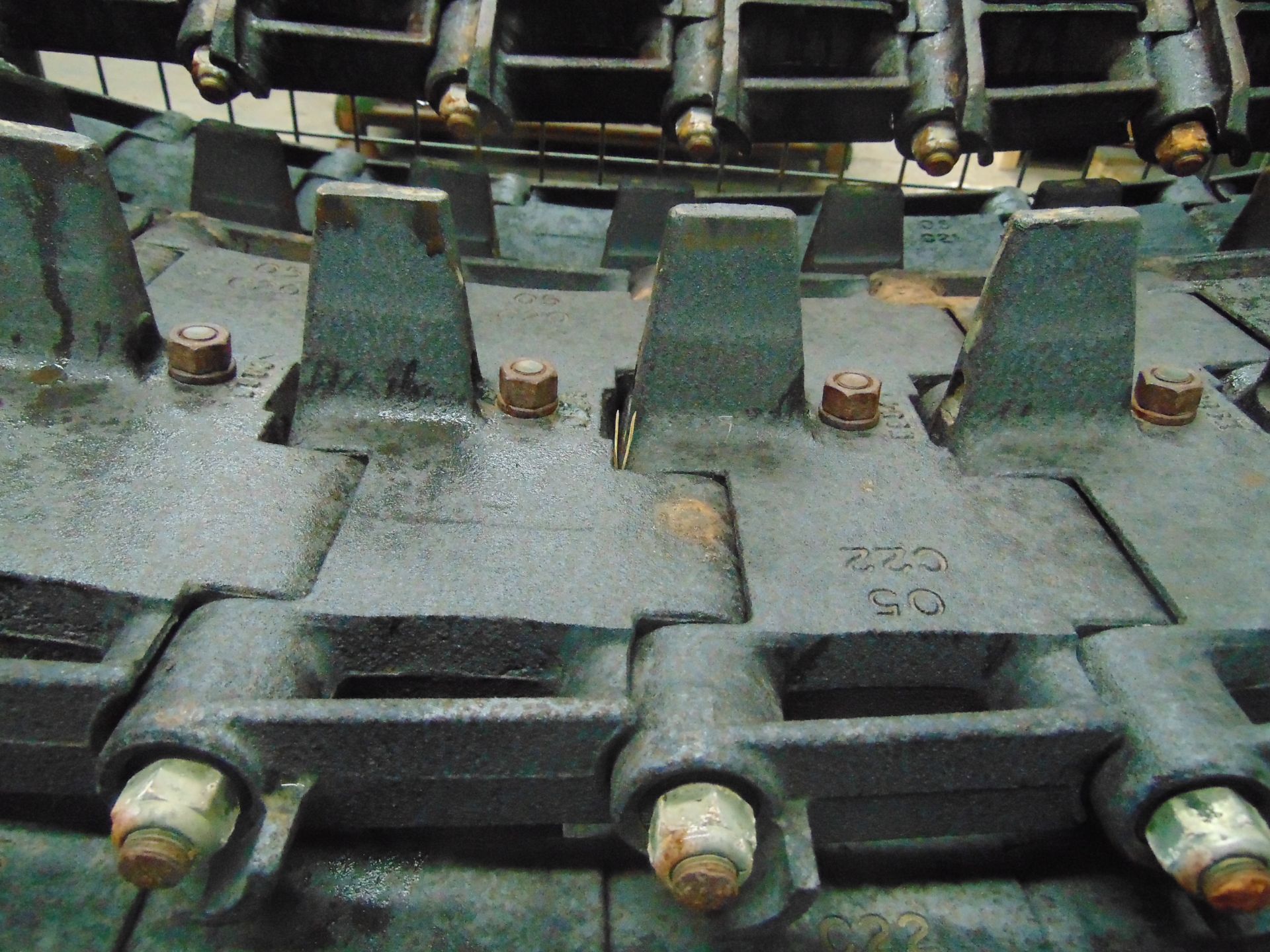 10 x FV432 10 Link Track Sections - Image 6 of 6