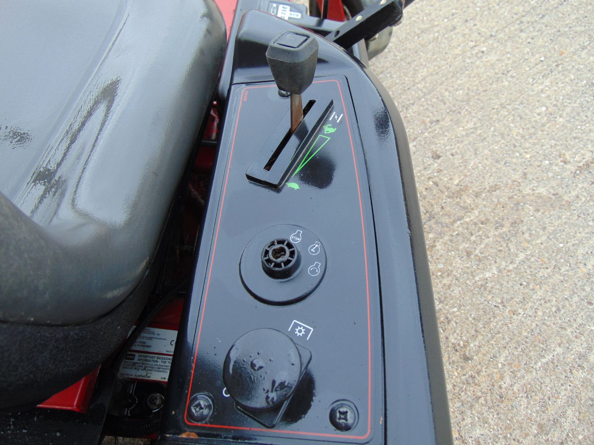 Toro ZS 3200S Timecutter Zero Turn Ride on Lawnmower - Image 9 of 14